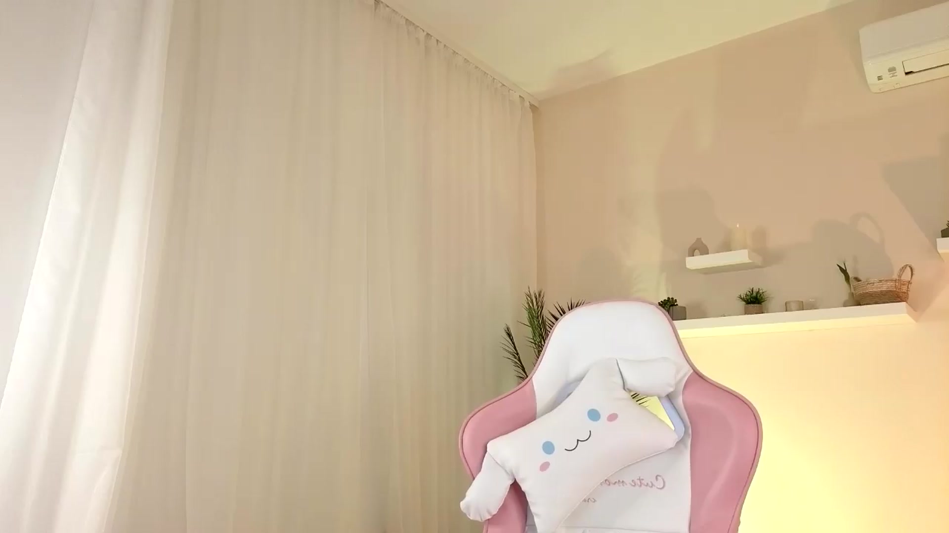 Gallery image thumbnail from BetsyGonzale's myfreecams stream on, 05/16/2026, 09:46 image 4 of 20