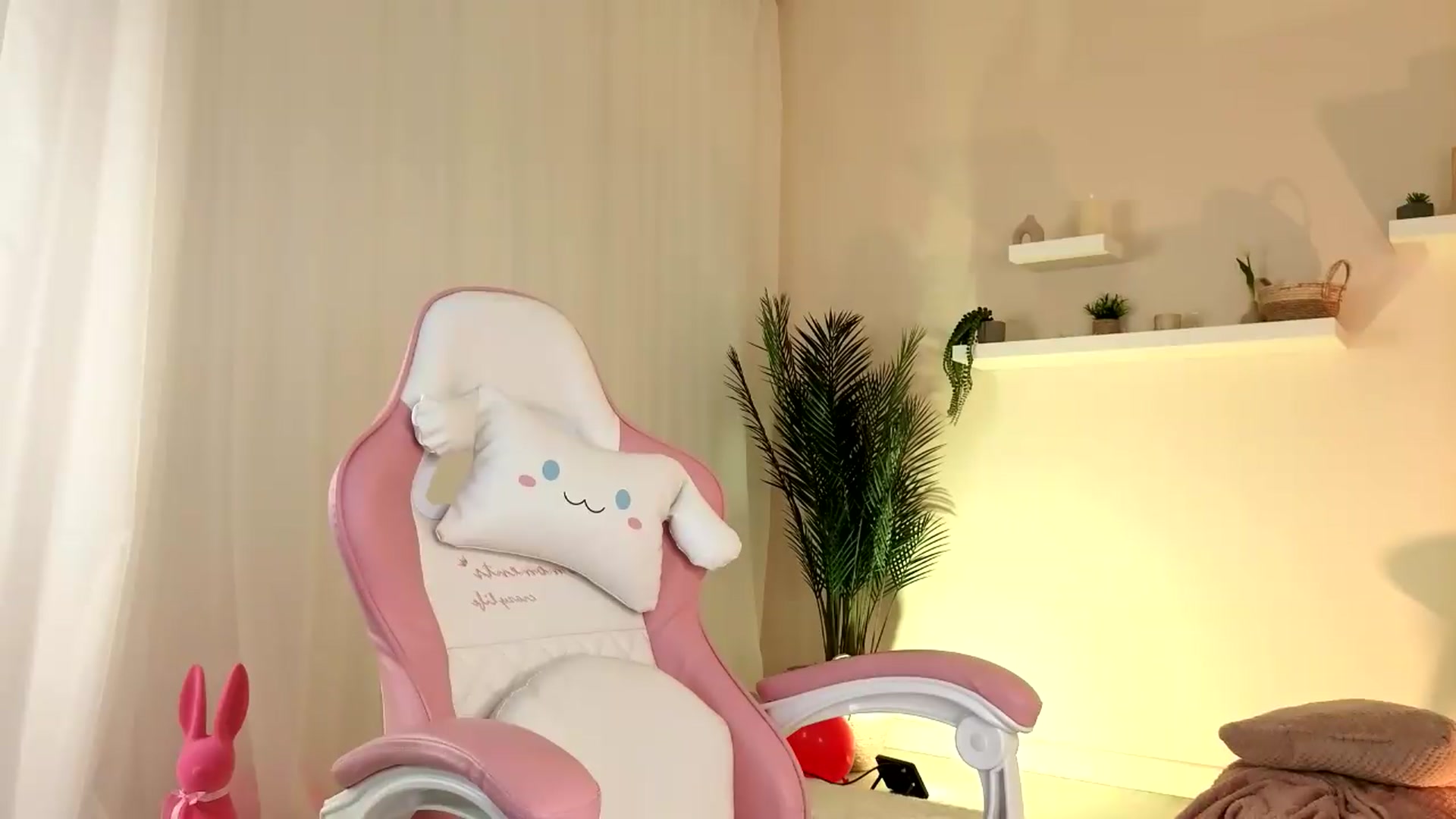 Gallery image thumbnail from BetsyGonzale's myfreecams stream on, 05/18/2026, 06:30 image 13 of 20