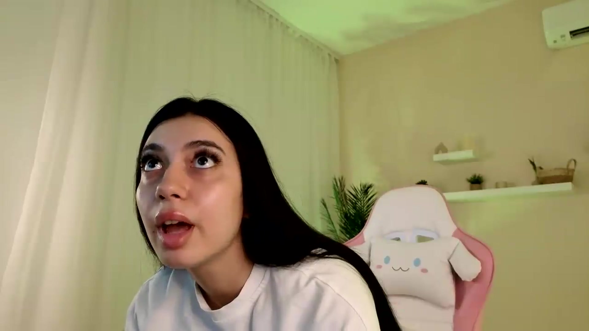 Gallery image thumbnail from BetsyGonzale's myfreecams stream on, 05/21/2026, 11:29 image 17 of 20