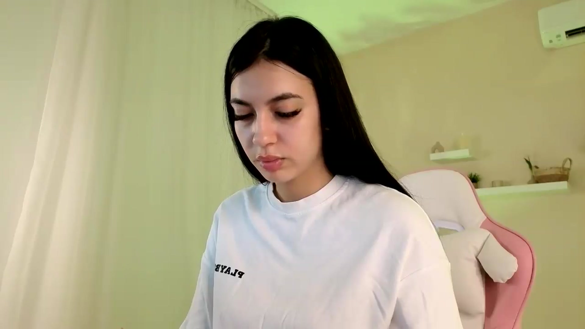 Gallery image thumbnail from BetsyGonzale's myfreecams stream on, 05/21/2026, 11:29 image 15 of 20
