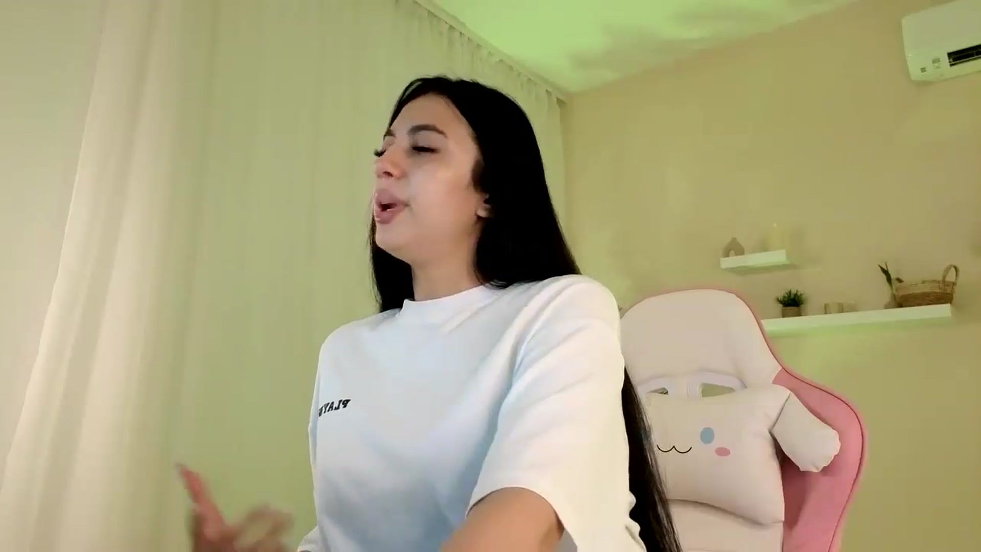 Gallery image thumbnail from BetsyGonzale's myfreecams stream on, 05/21/2026, 11:29 image 16 of 20