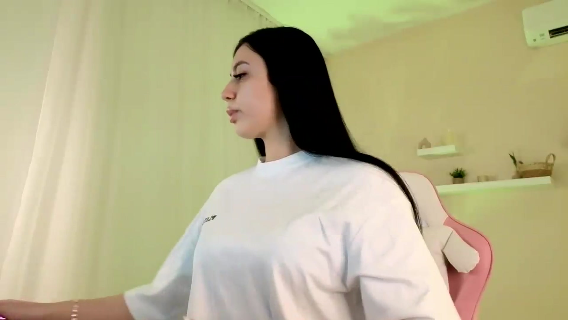 Gallery image thumbnail from BetsyGonzale's myfreecams stream on, 05/21/2026, 11:29 image 10 of 20