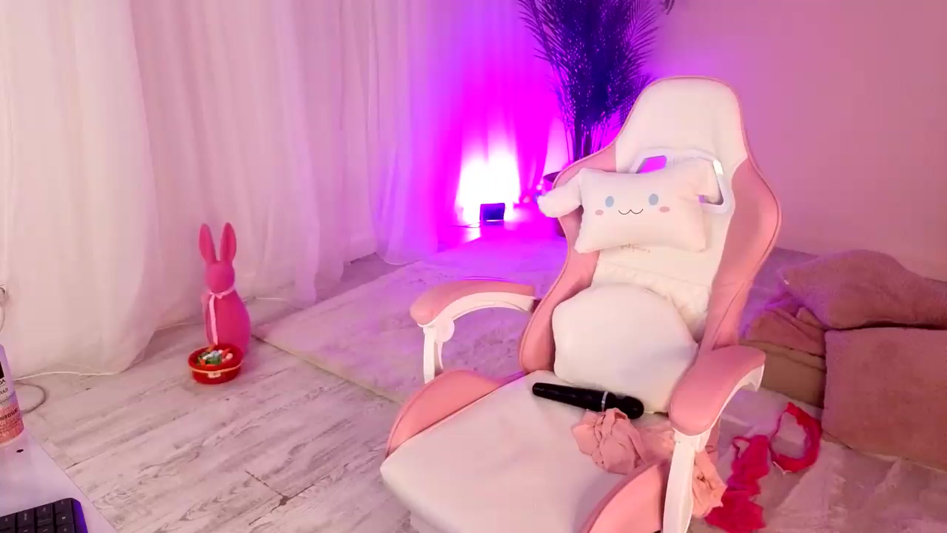 Gallery image thumbnail from BetsyGonzale's myfreecams stream on, 06/11/2026, 06:25 image 1 of 20