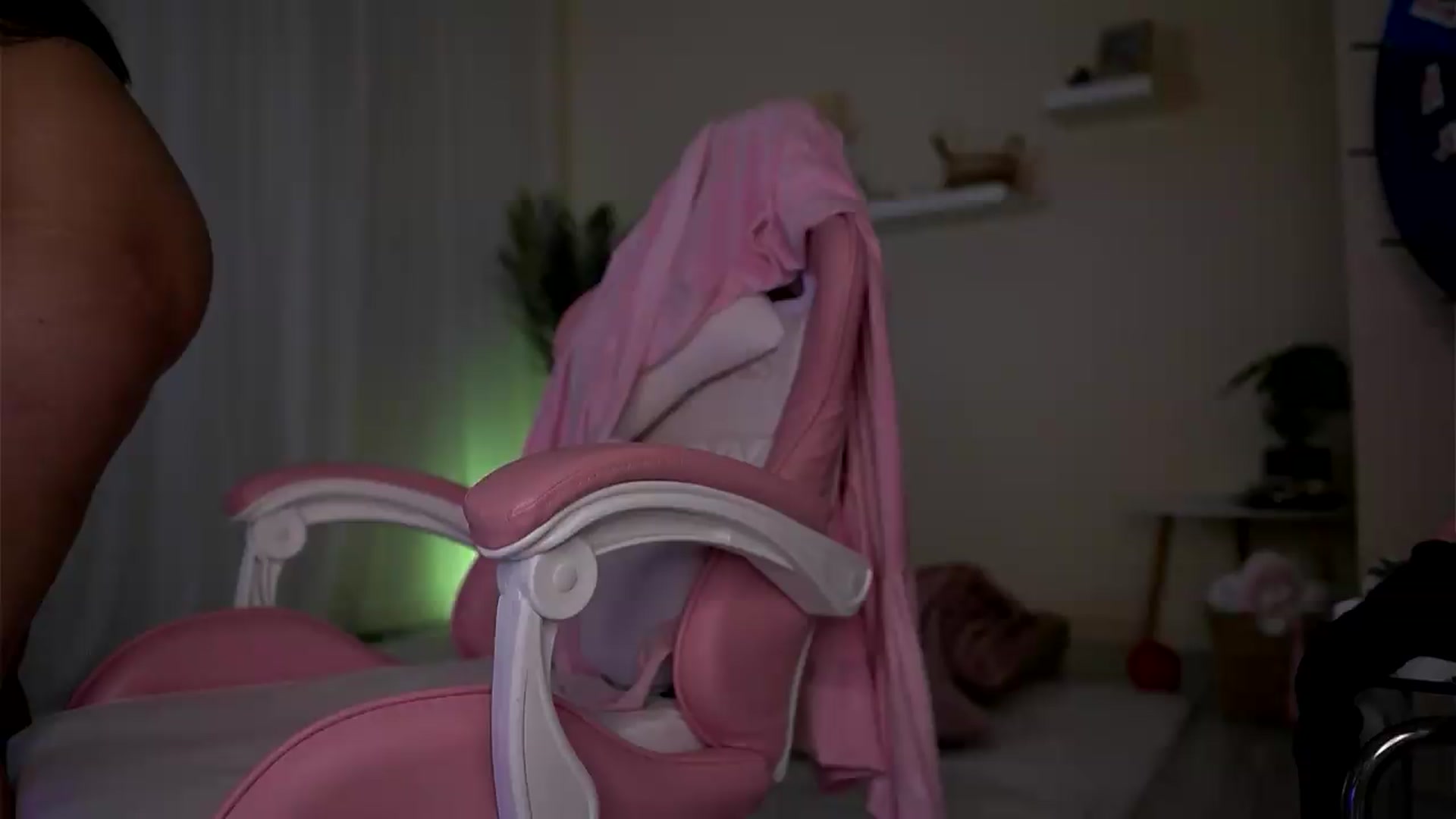 Gallery image thumbnail from BetsyGonzale's myfreecams stream on, 06/12/2026, 10:44 image 15 of 20