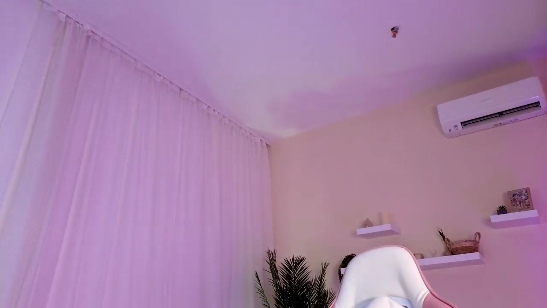 Gallery image thumbnail from BetsyGonzale's myfreecams stream on, 06/13/2026, 08:53 image 13 of 20