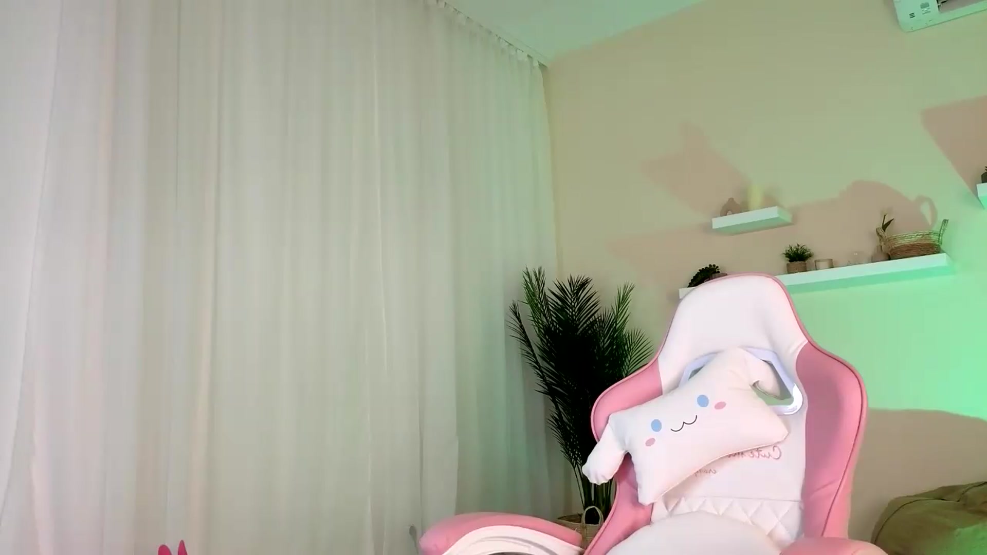 Gallery image thumbnail from BetsyGonzale's myfreecams stream on, 06/22/2026, 08:10 image 17 of 20