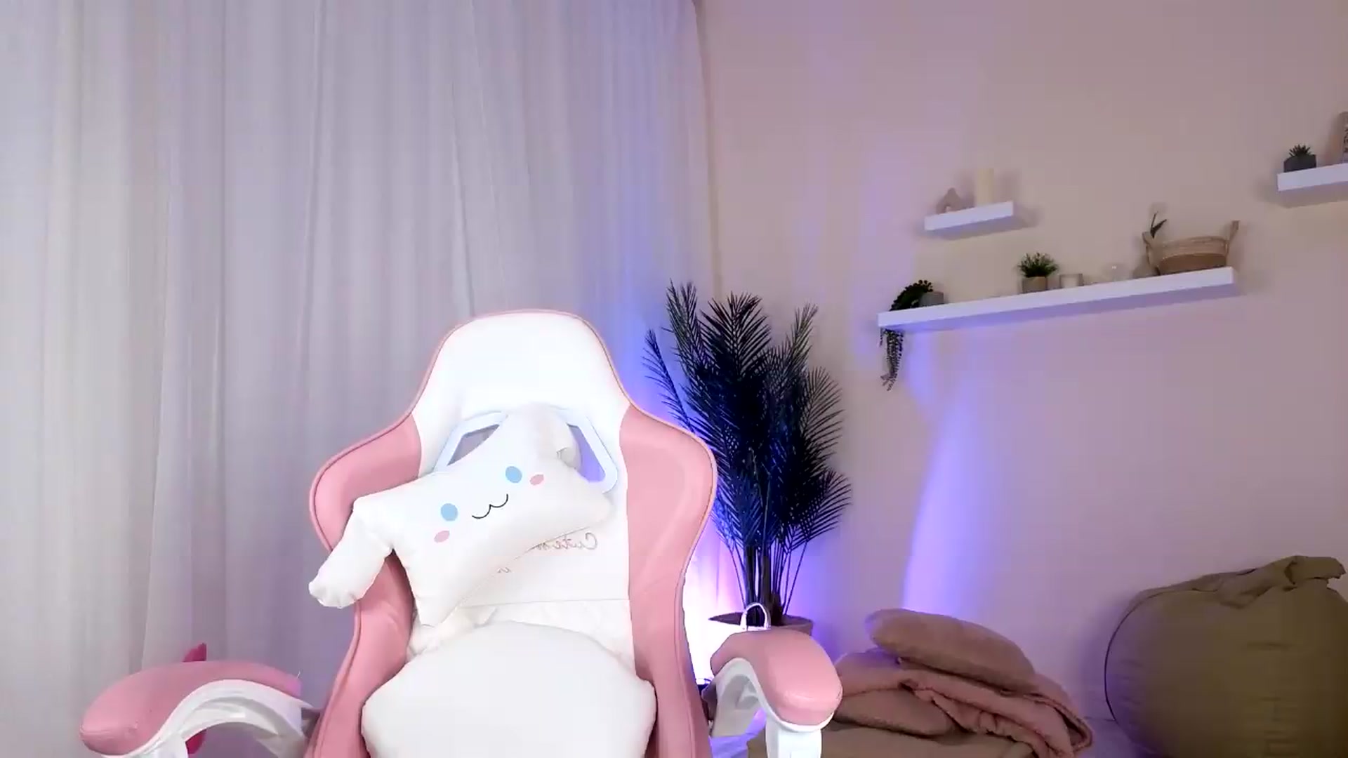 Gallery image thumbnail from BetsyGonzale's myfreecams stream on, 06/26/2026, 11:44 image 2 of 20