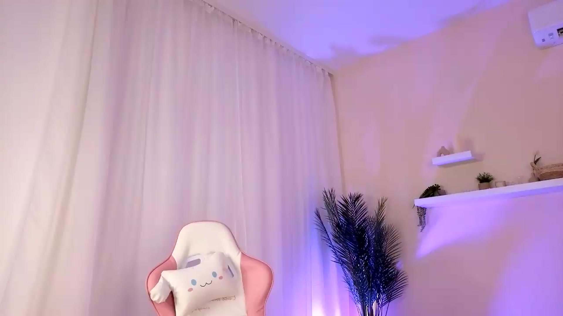 Gallery image thumbnail from BetsyGonzale's myfreecams stream on, 06/27/2026, 04:35 image 16 of 20