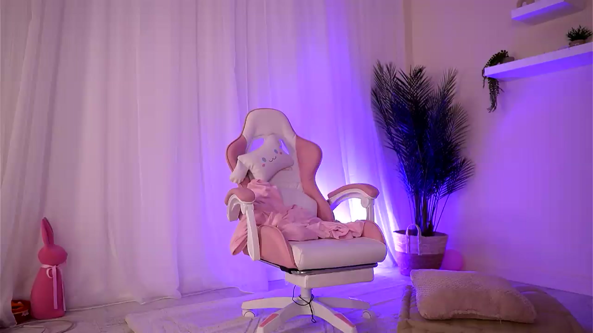 Gallery image thumbnail from BetsyGonzale's myfreecams stream on, 07/19/2026, 07:10 image 1 of 20