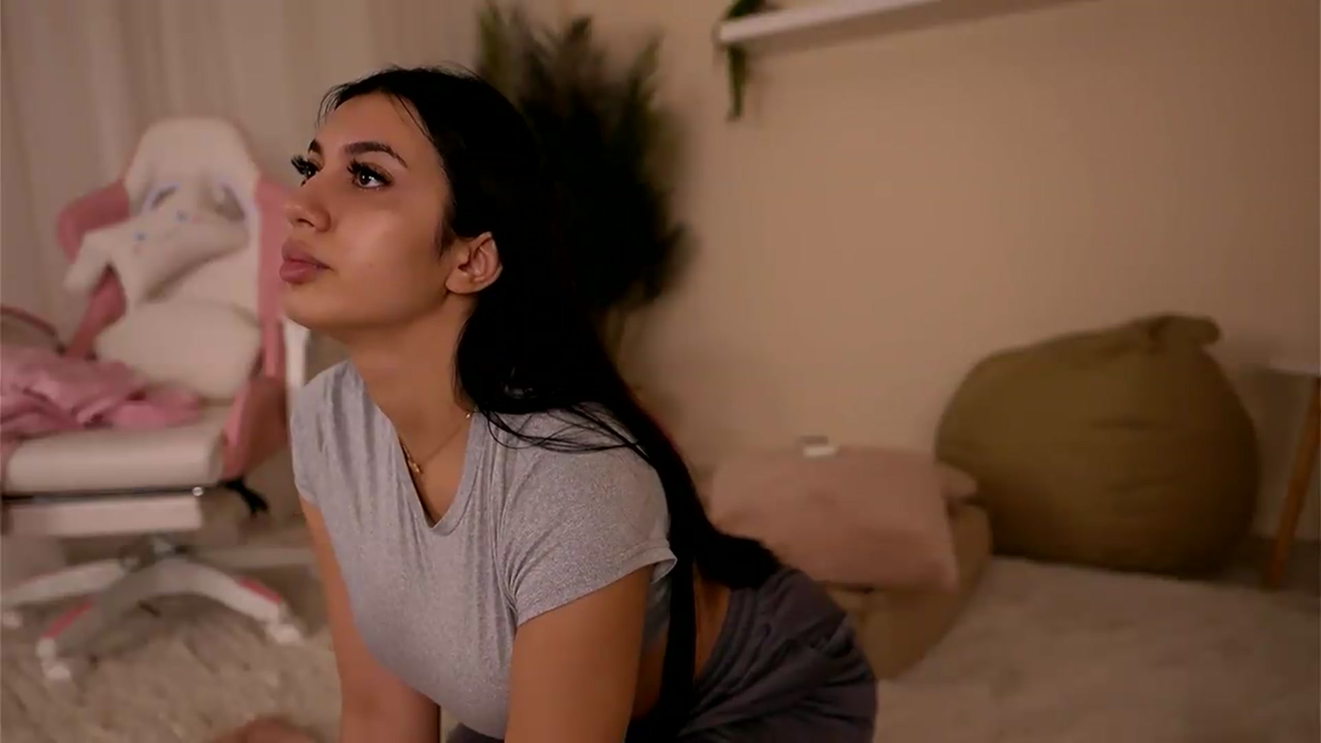 Gallery image thumbnail from BetsyGonzale's myfreecams stream on, 07/20/2026, 11:37 image 17 of 20