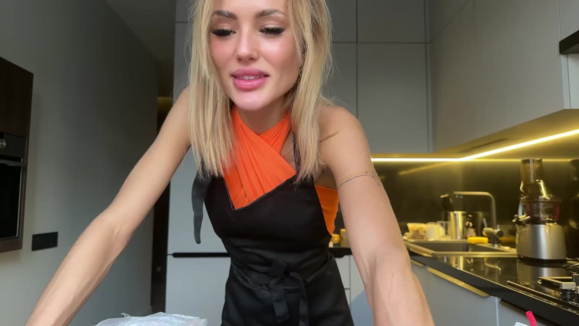 Gallery image thumbnail from Betty_xoxo's myfreecams stream on, 12/06/2022, 06:23 image 18 of 20