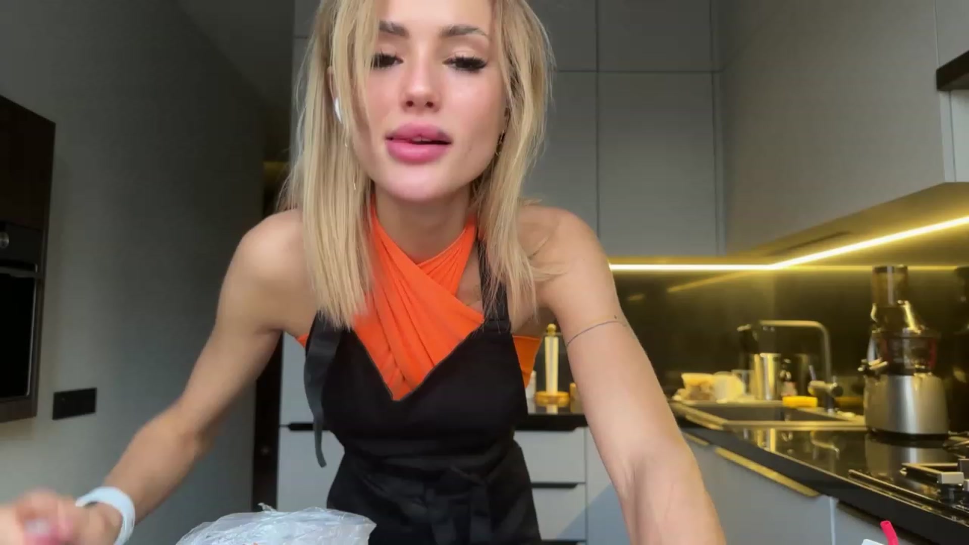 Gallery image thumbnail from Betty_xoxo's myfreecams stream on, 12/06/2022, 06:23 image 17 of 20