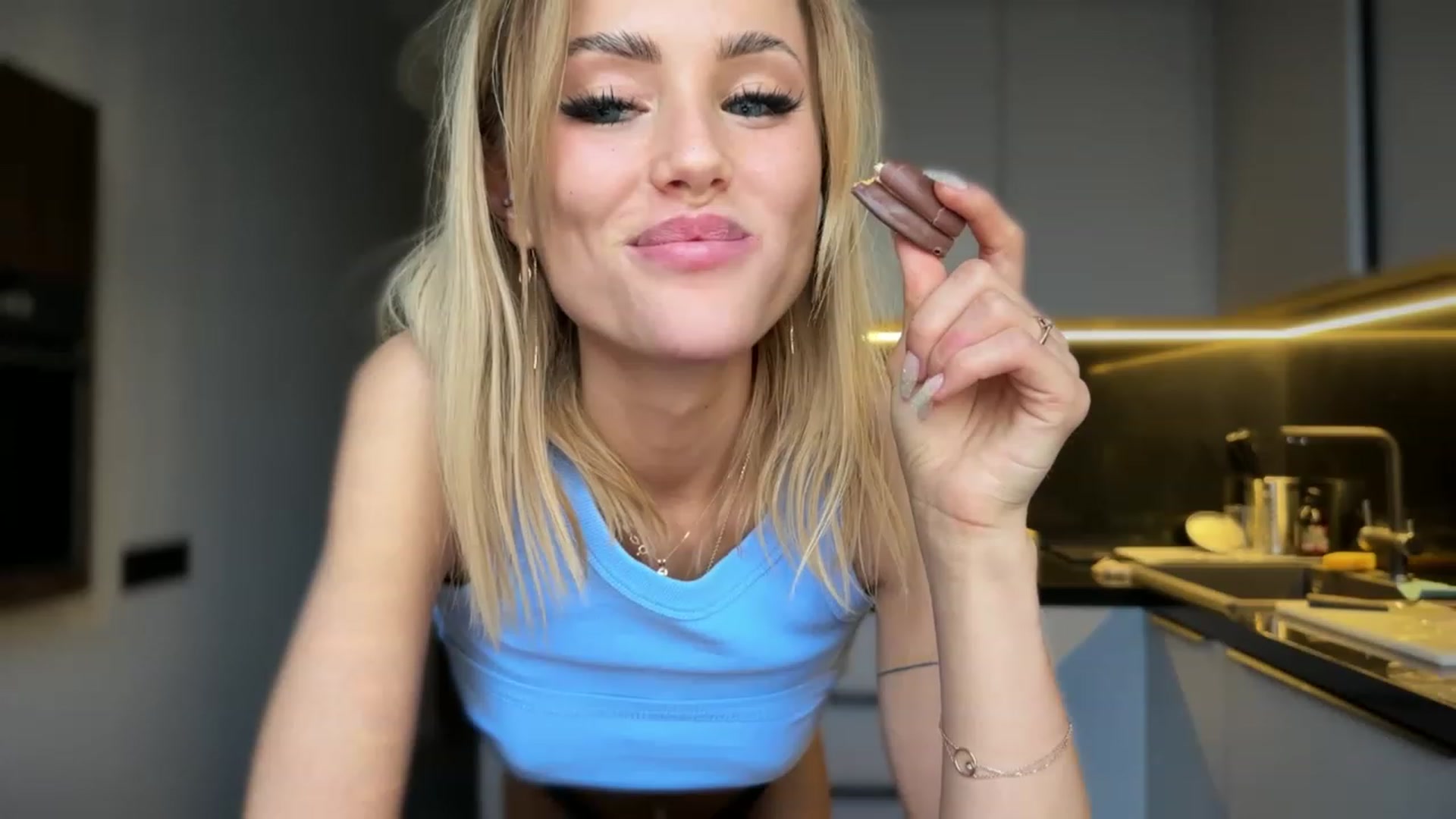 Gallery image thumbnail from Betty_xoxo's myfreecams stream on, 12/06/2022, 11:28 image 20 of 20