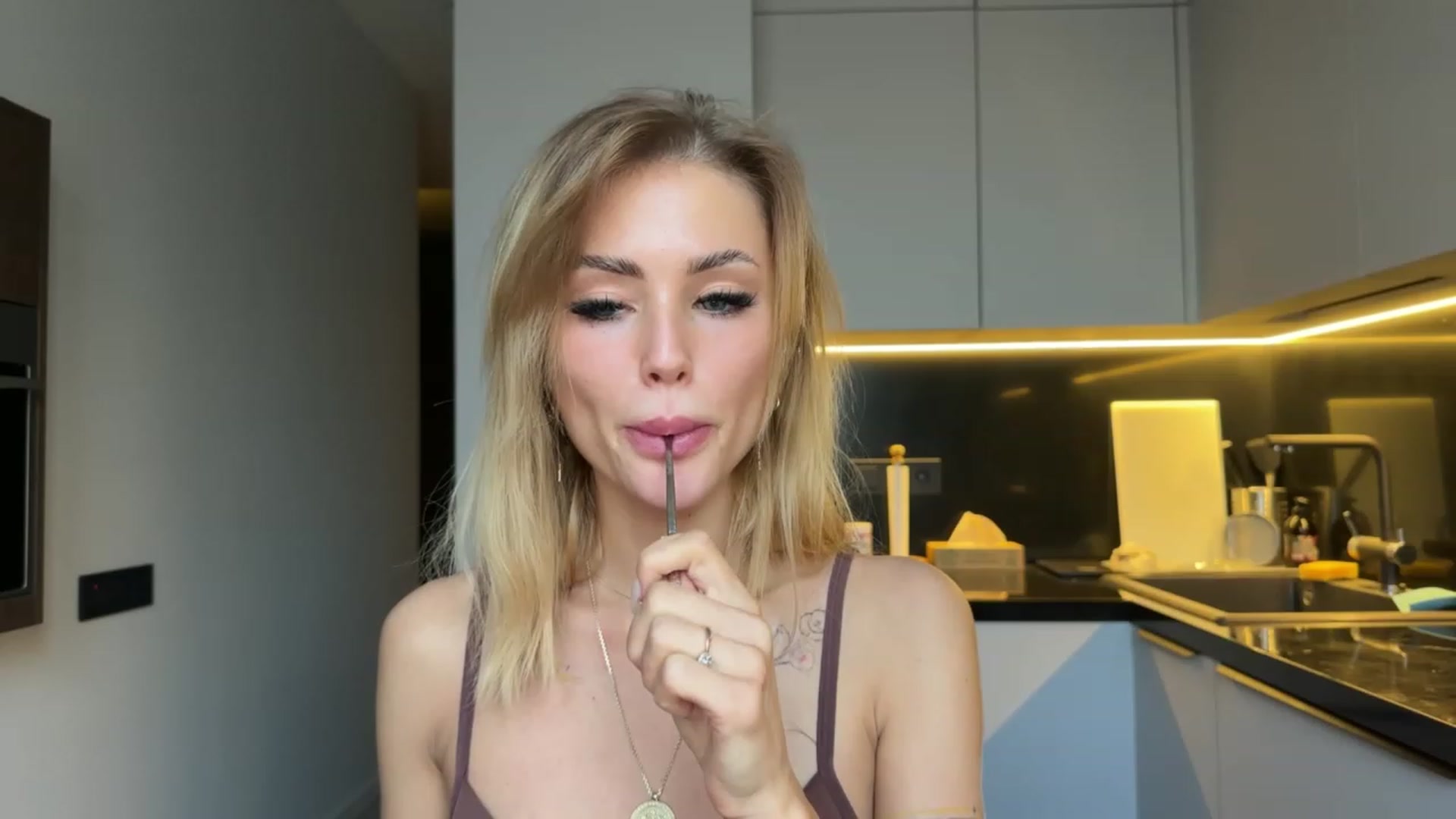 Gallery image thumbnail from Betty_xoxo's myfreecams stream on, 12/07/2022, 08:47 image 4 of 20