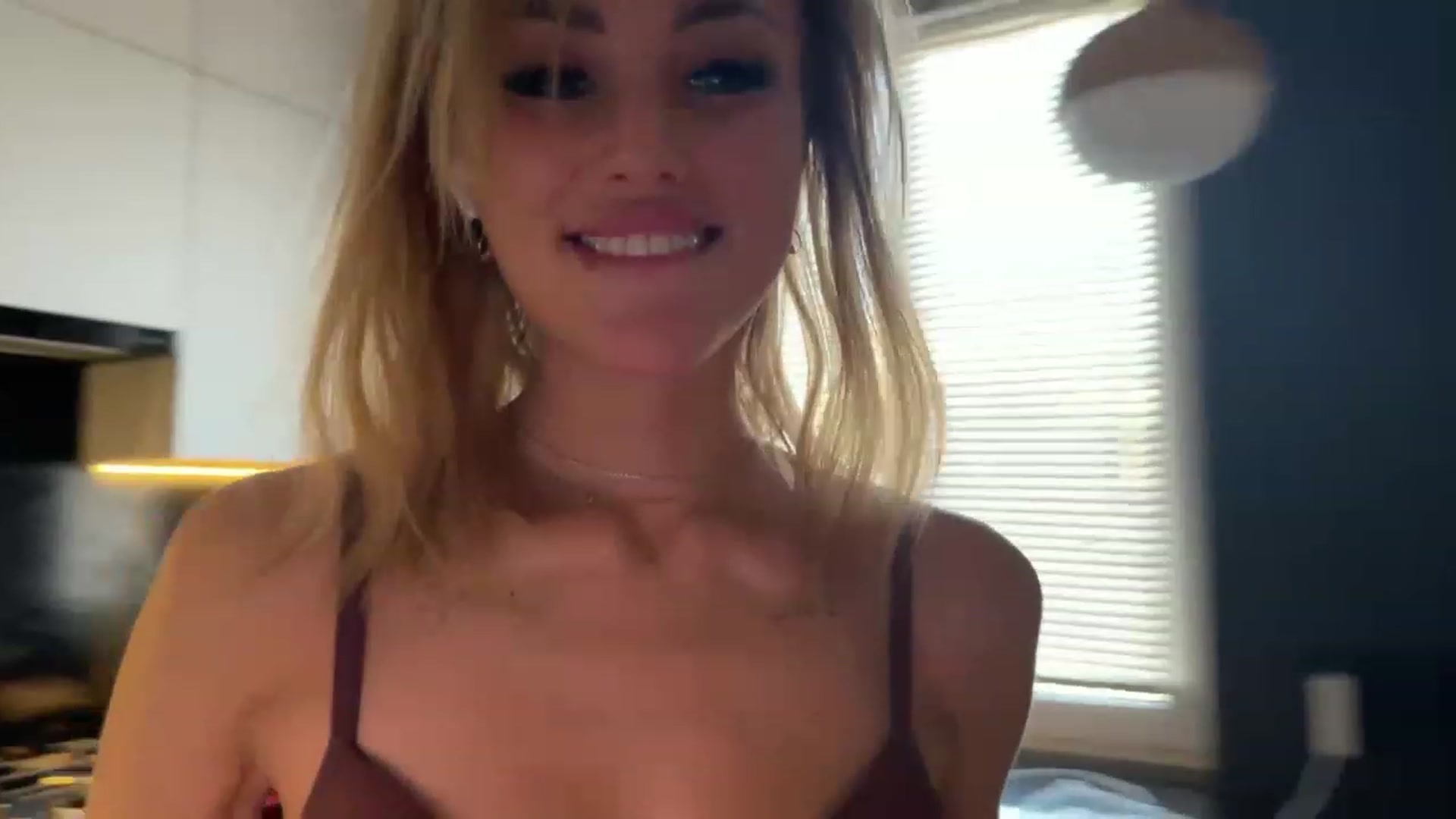 Gallery image thumbnail from Betty_xoxo's myfreecams stream on, 12/07/2022, 10:30 image 13 of 20