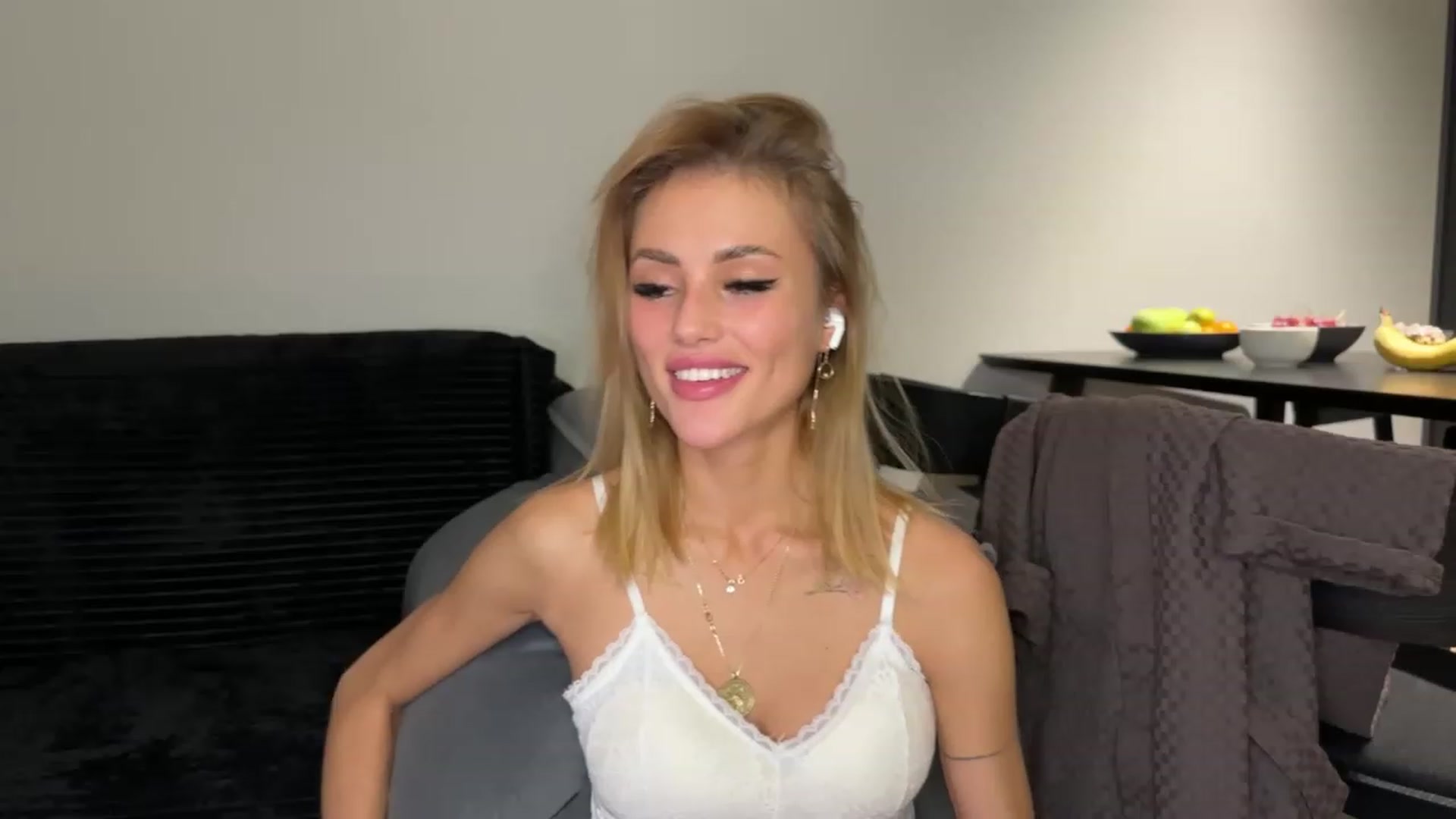 Gallery image thumbnail from Betty_xoxo's myfreecams stream on, 12/09/2022, 11:36 image 10 of 20