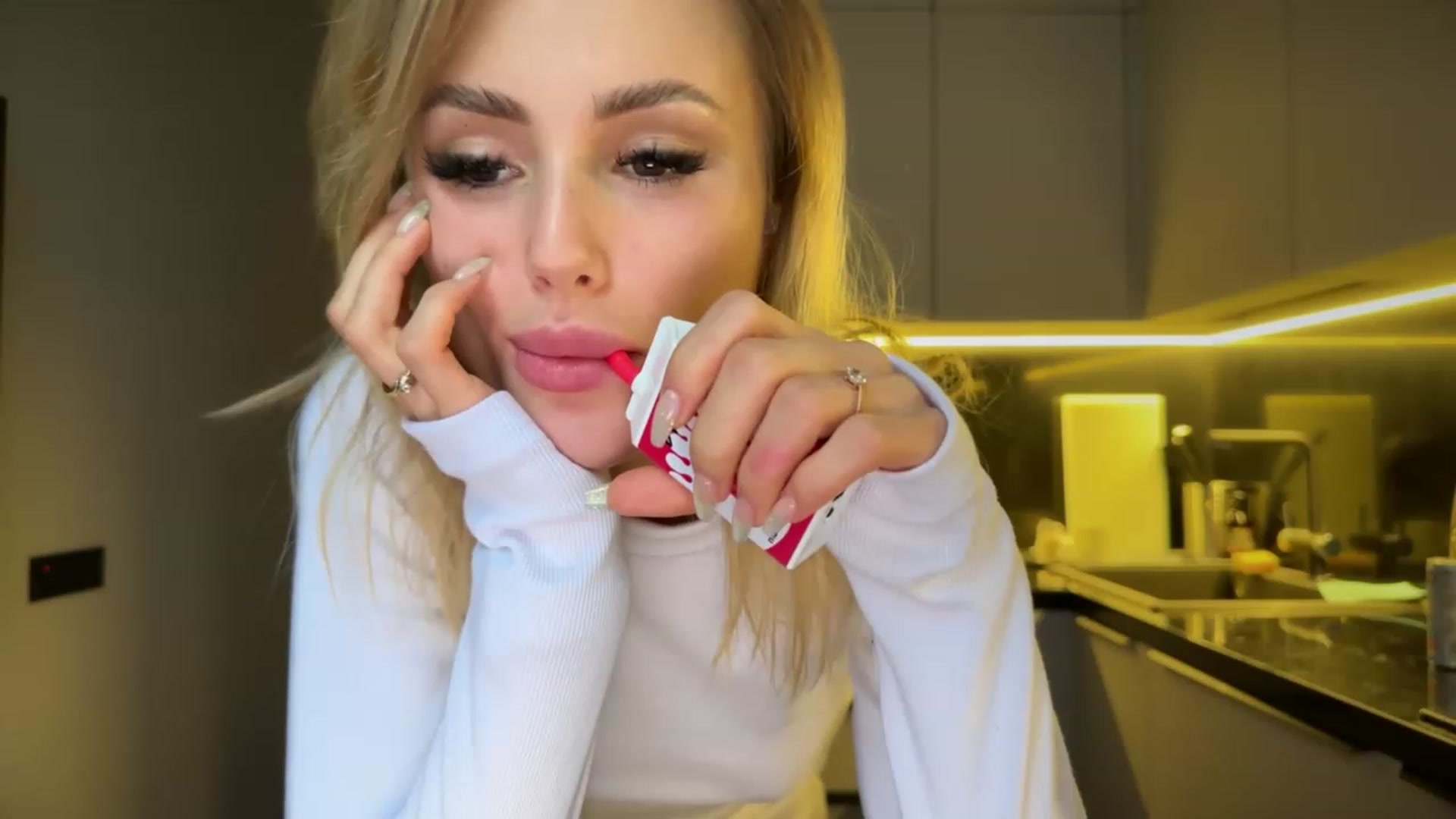 Gallery image thumbnail from Betty_xoxo's myfreecams stream on, 12/11/2022, 12:06 image 18 of 20