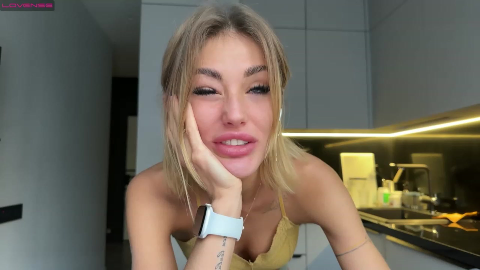 Gallery image thumbnail from Betty_xoxo's myfreecams stream on, 02/04/2023, 11:21 image 14 of 20