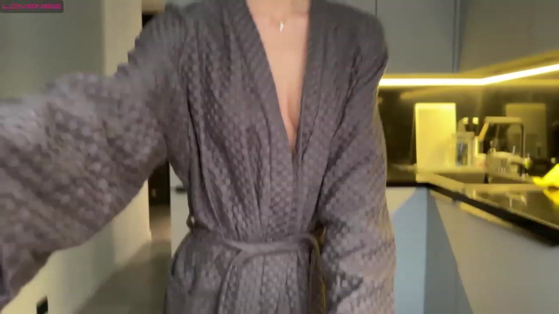 Gallery image thumbnail from Betty_xoxo's myfreecams stream on, 02/11/2023, 12:50 image 4 of 20