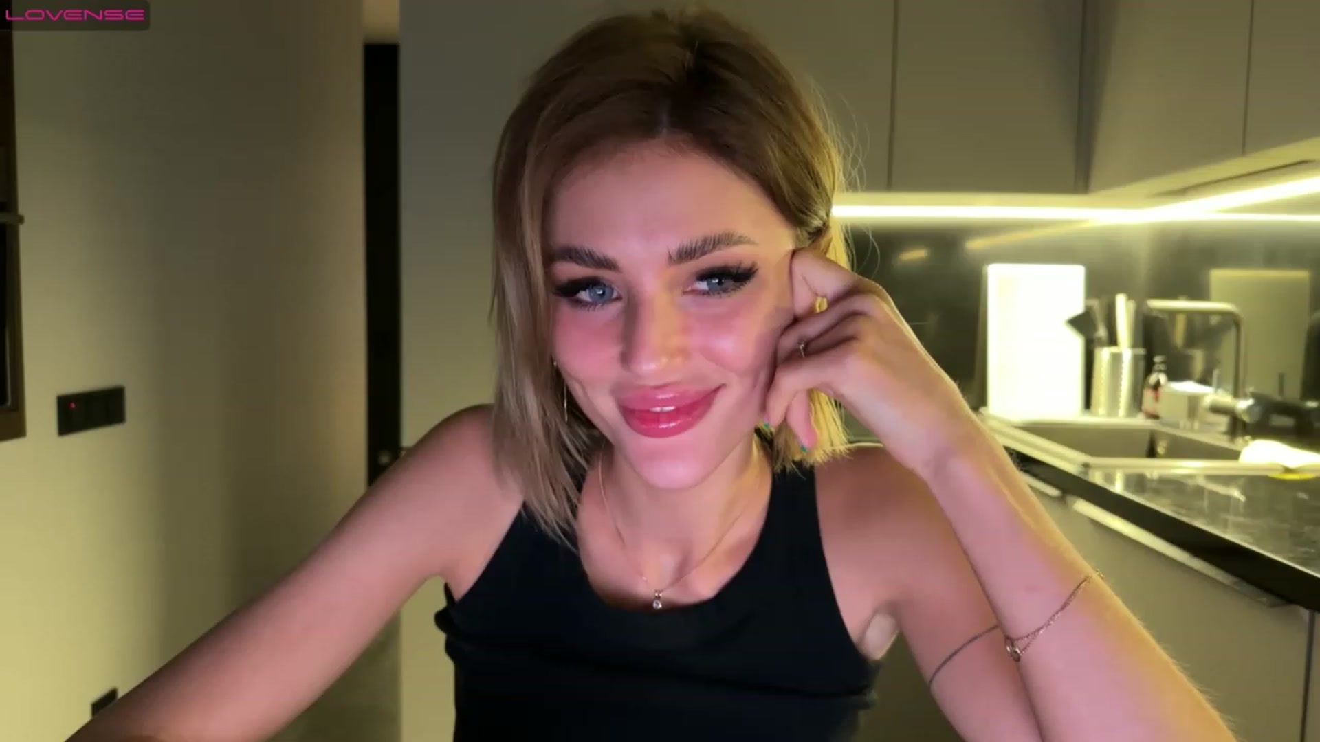 Gallery image thumbnail from Betty_xoxo's myfreecams stream on, 02/15/2023, 15:40 image 2 of 20