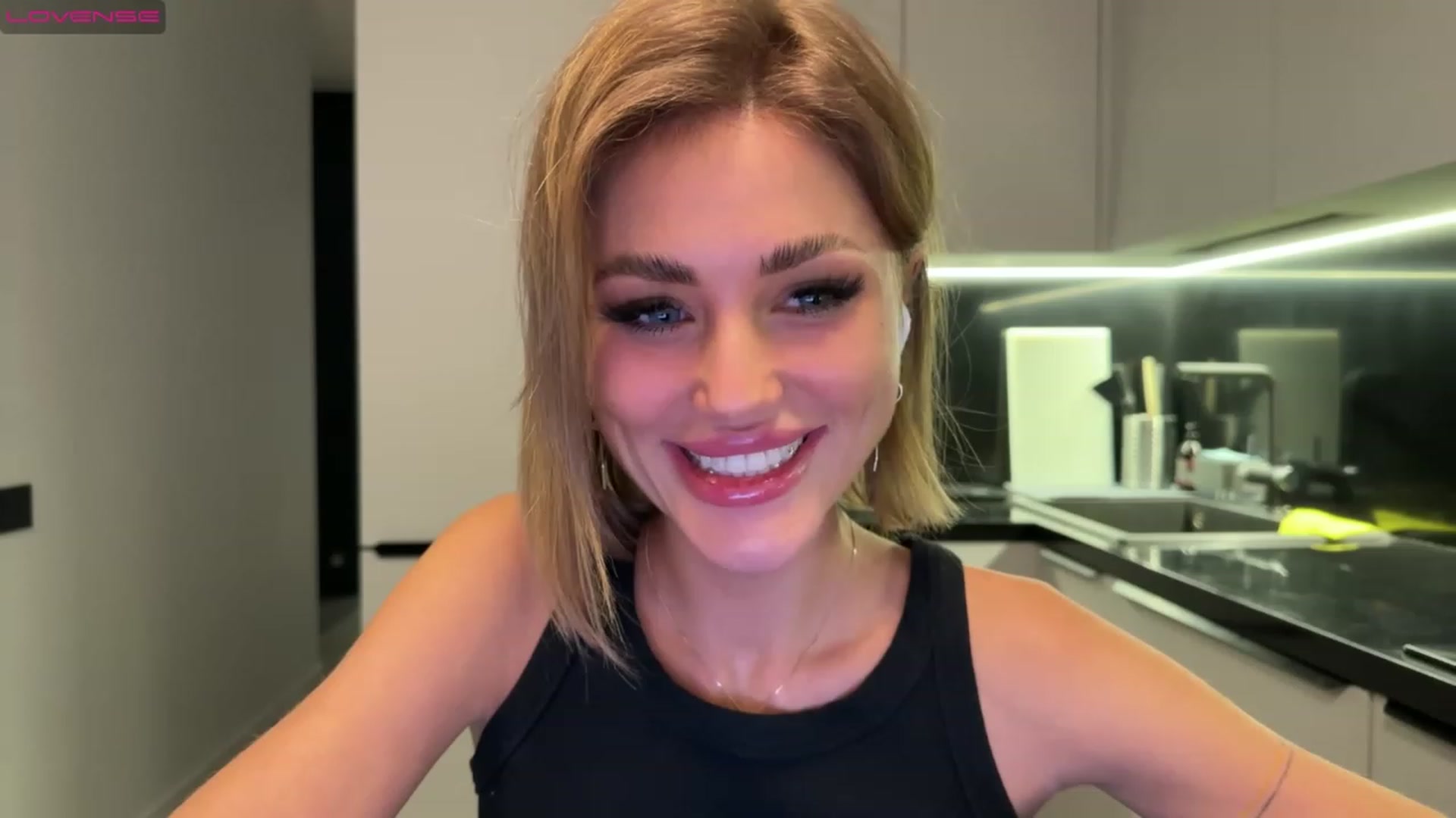 Gallery image thumbnail from Betty_xoxo's myfreecams stream on, 02/15/2023, 15:40 image 19 of 20