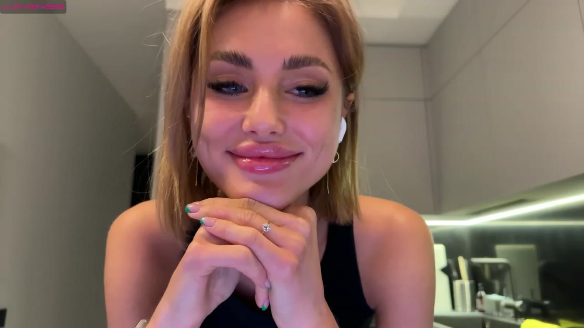 Gallery image thumbnail from Betty_xoxo's myfreecams stream on, 02/15/2023, 15:40 image 16 of 20