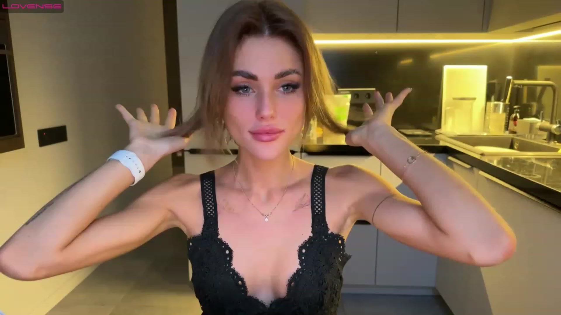 Gallery image thumbnail from Betty_xoxo's myfreecams stream on, 02/18/2023, 14:35 image 8 of 20
