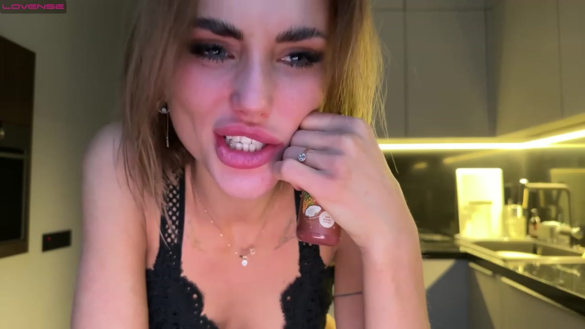Gallery image thumbnail from Betty_xoxo's myfreecams stream on, 02/18/2023, 14:35 image 14 of 20