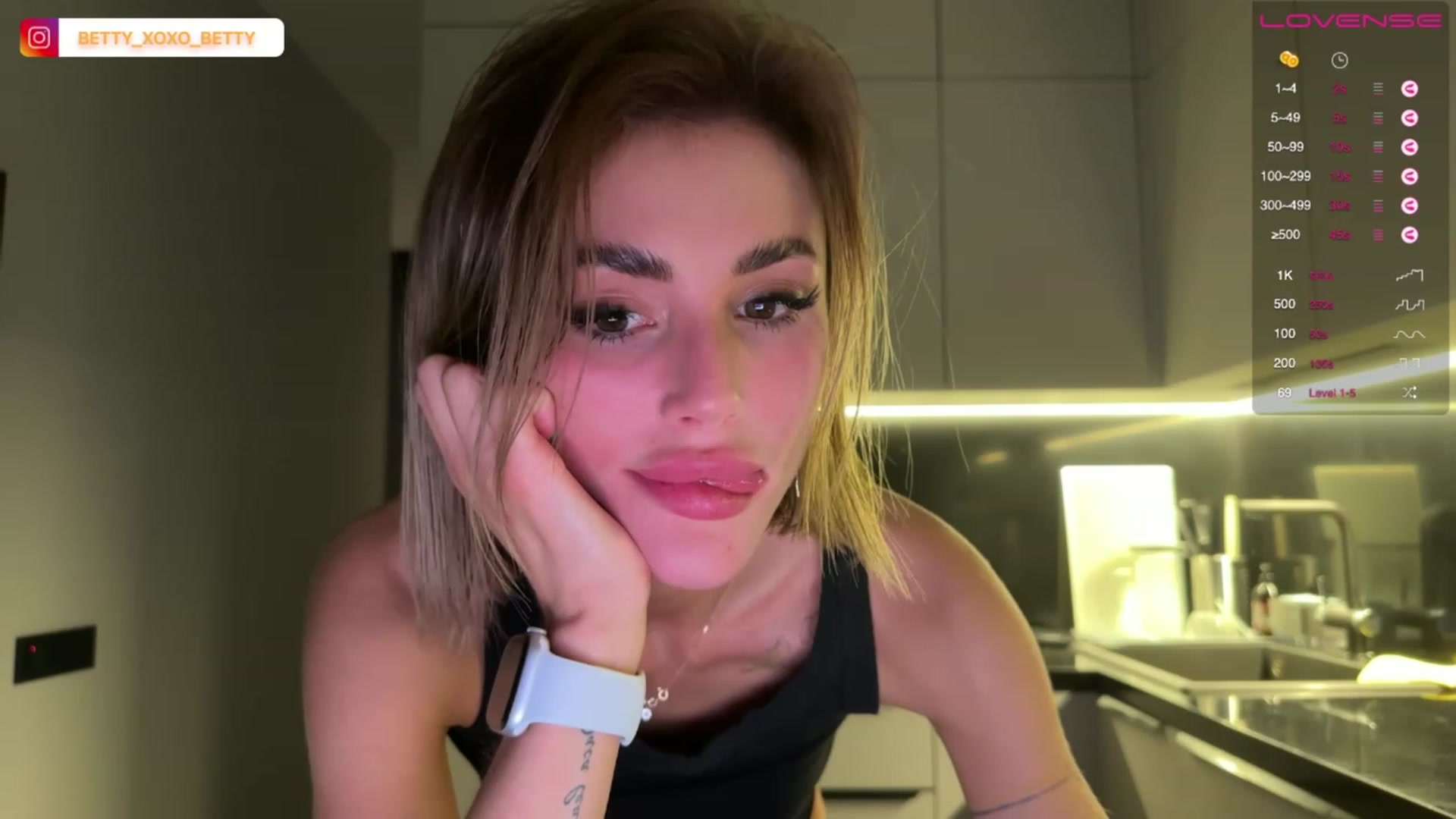 Gallery image thumbnail from Betty_xoxo's myfreecams stream on, 02/19/2023, 18:39 image 4 of 20
