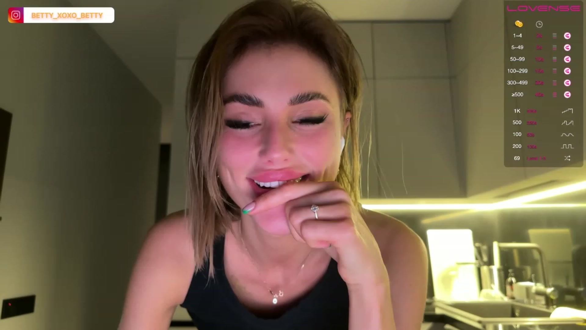 Gallery image thumbnail from Betty_xoxo's myfreecams stream on, 02/19/2023, 18:39 image 12 of 20