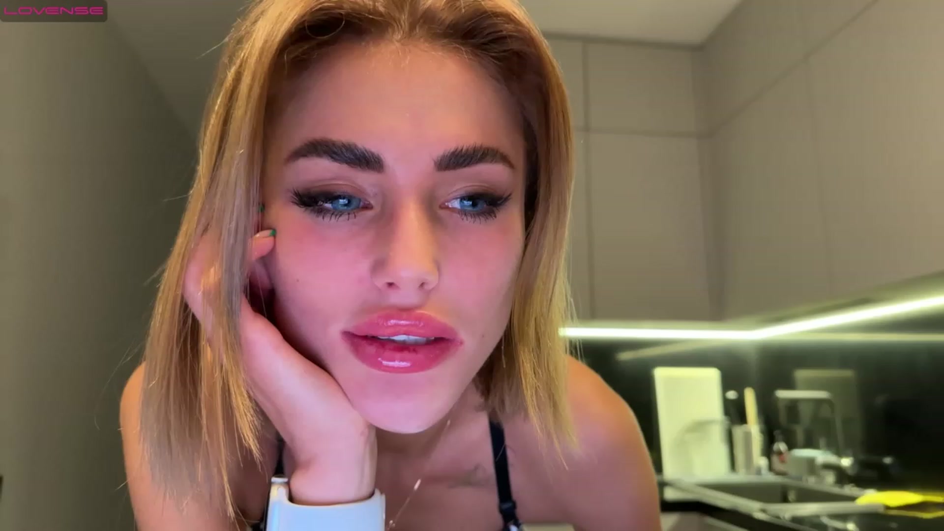 Gallery image thumbnail from Betty_xoxo's myfreecams stream on, 02/23/2023, 16:35 image 7 of 20