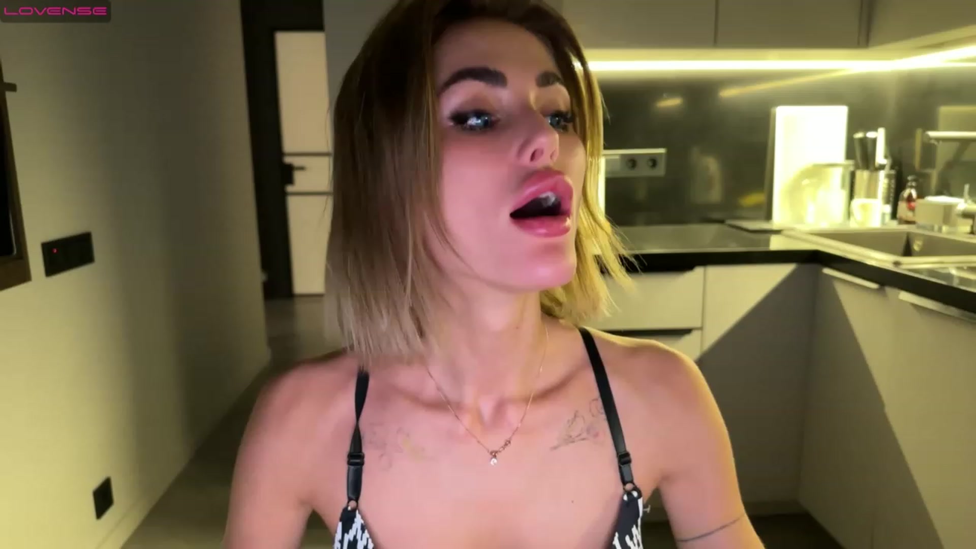 Gallery image thumbnail from Betty_xoxo's myfreecams stream on, 02/23/2023, 17:29 image 3 of 20