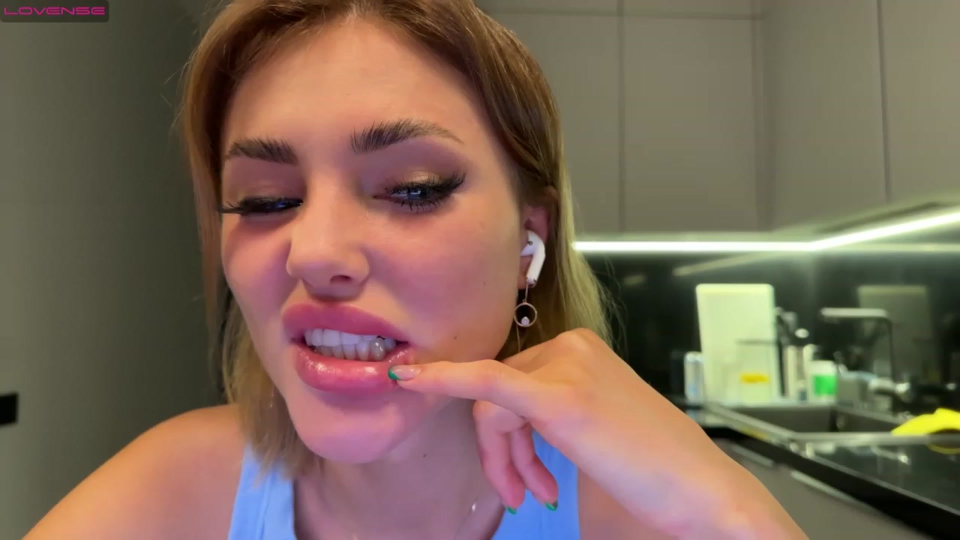 Gallery image thumbnail from Betty_xoxo's myfreecams stream on, 03/04/2023, 16:46 image 7 of 20