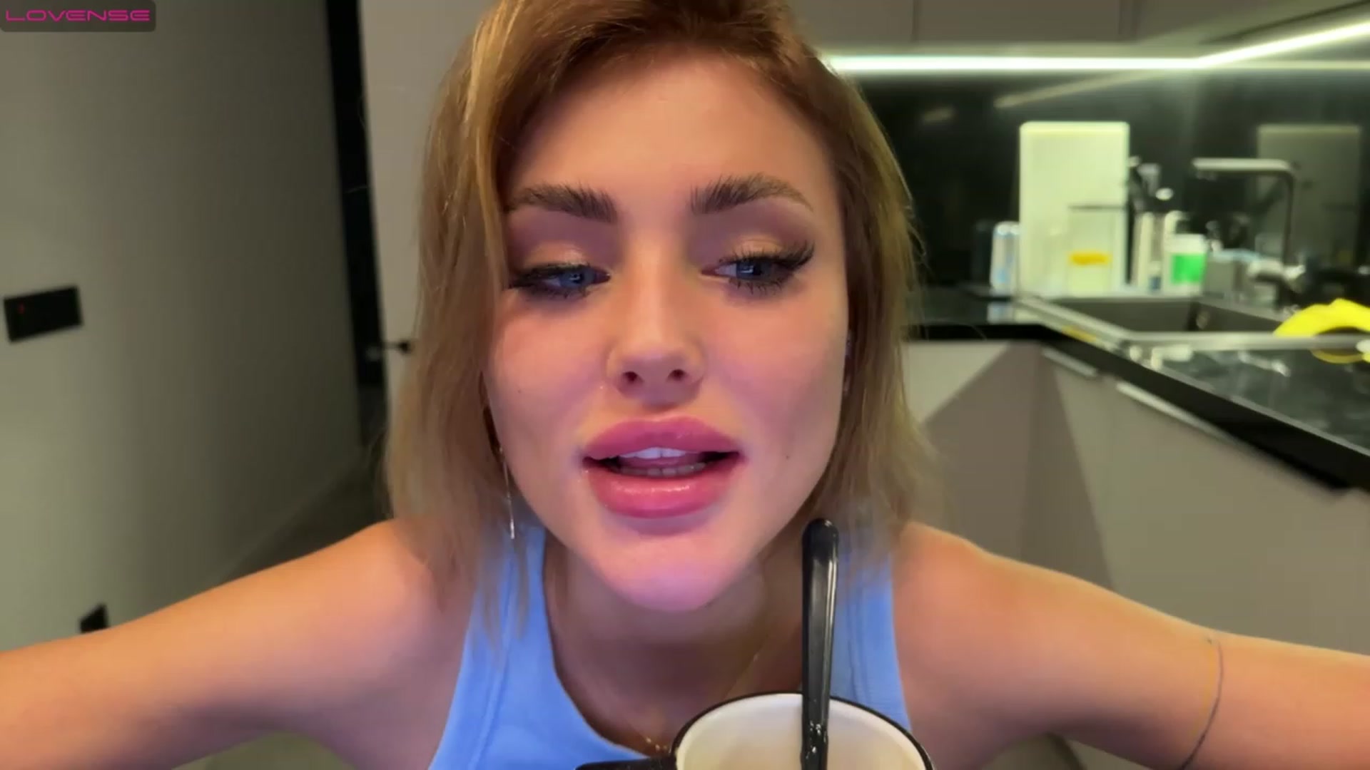 Gallery image thumbnail from Betty_xoxo's myfreecams stream on, 03/04/2023, 17:43 image 12 of 20