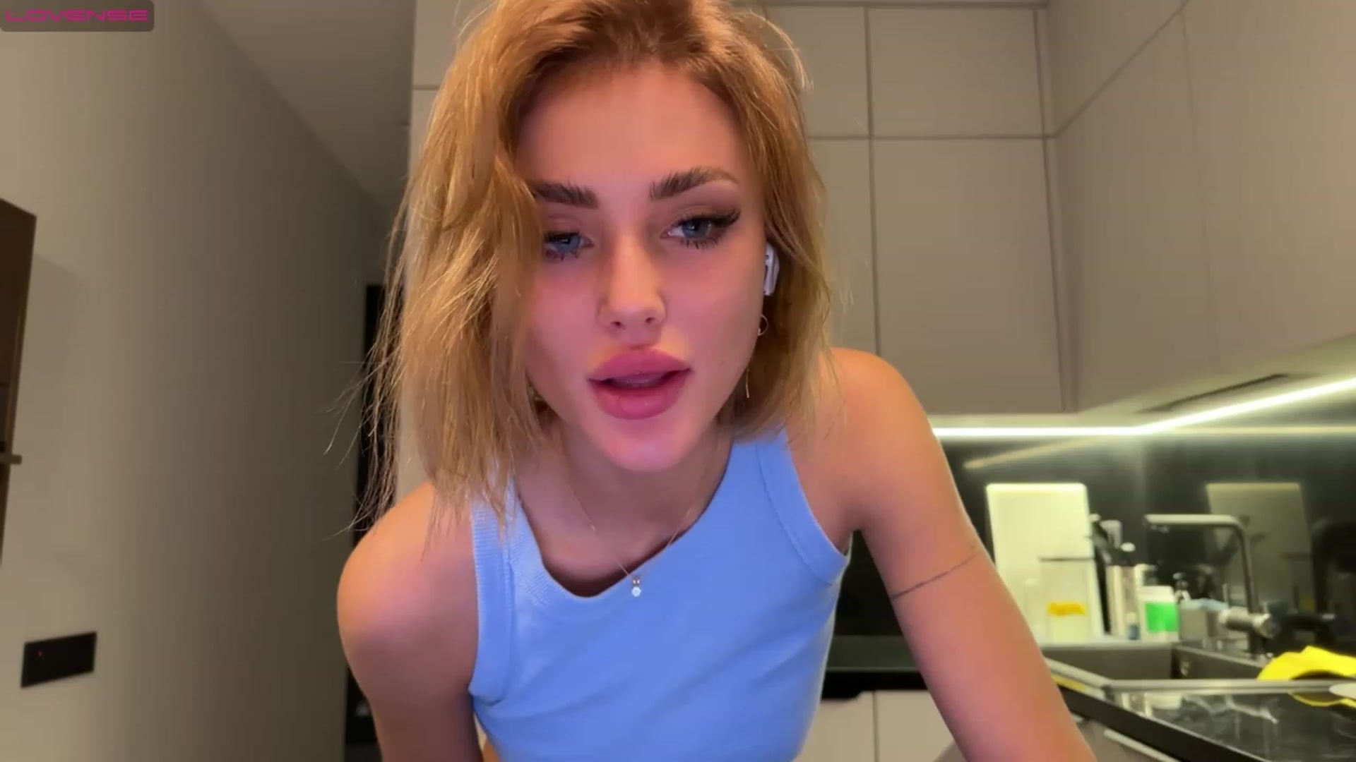 Gallery image thumbnail from Betty_xoxo's myfreecams stream on, 03/04/2023, 17:43 image 20 of 20