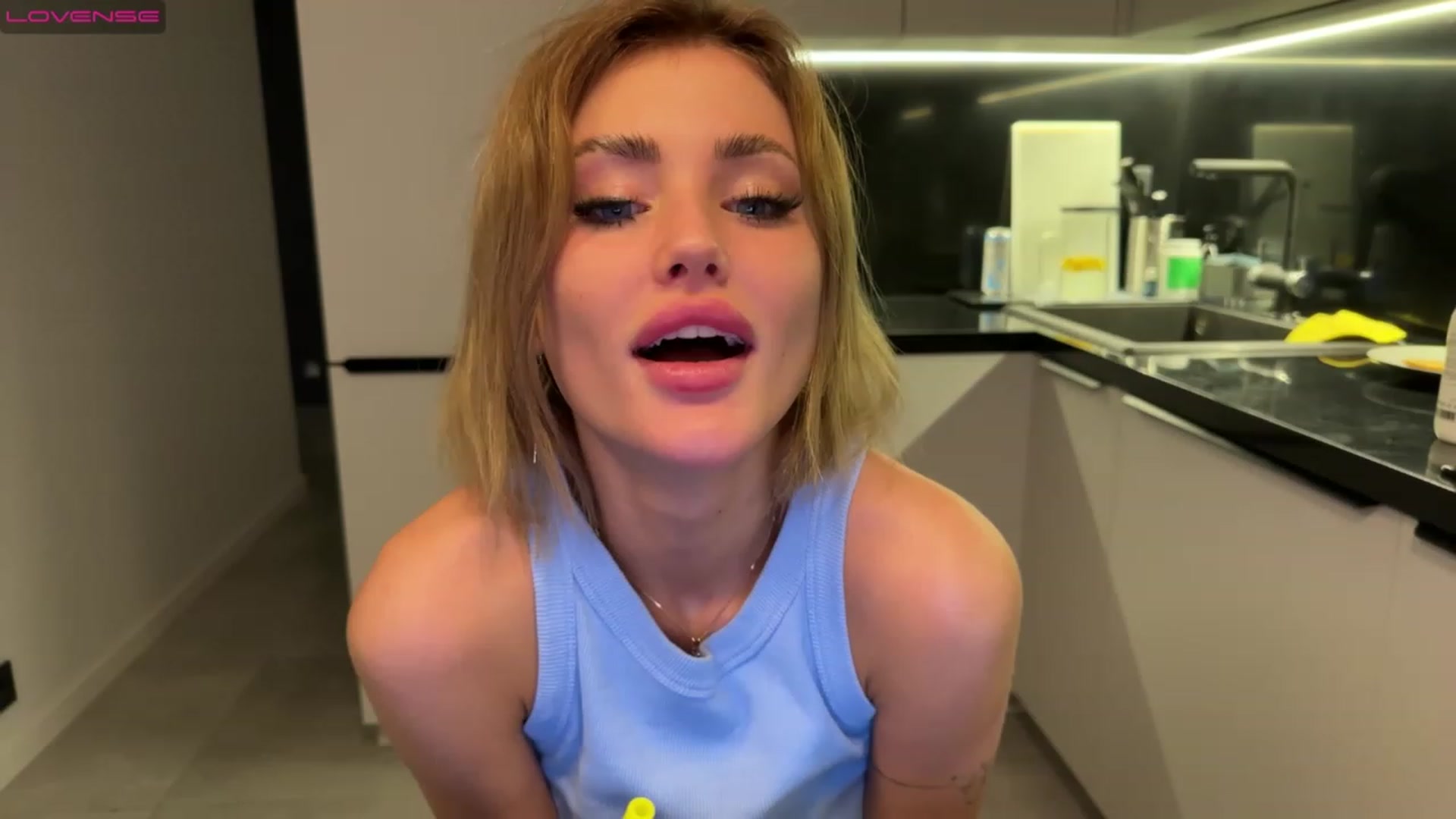 Gallery image thumbnail from Betty_xoxo's myfreecams stream on, 03/04/2023, 18:50 image 3 of 20