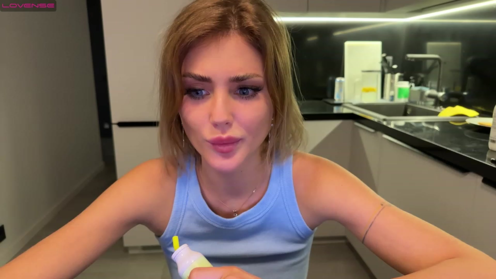 Gallery image thumbnail from Betty_xoxo's myfreecams stream on, 03/04/2023, 18:50 image 5 of 20