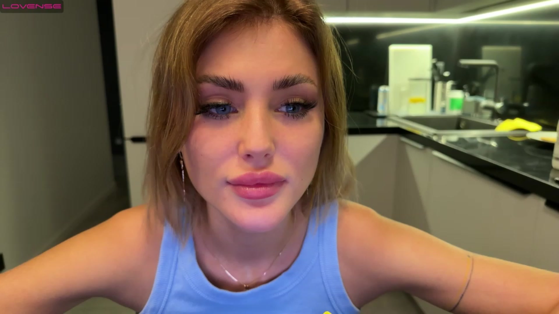 Gallery image thumbnail from Betty_xoxo's myfreecams stream on, 03/04/2023, 18:50 image 11 of 20