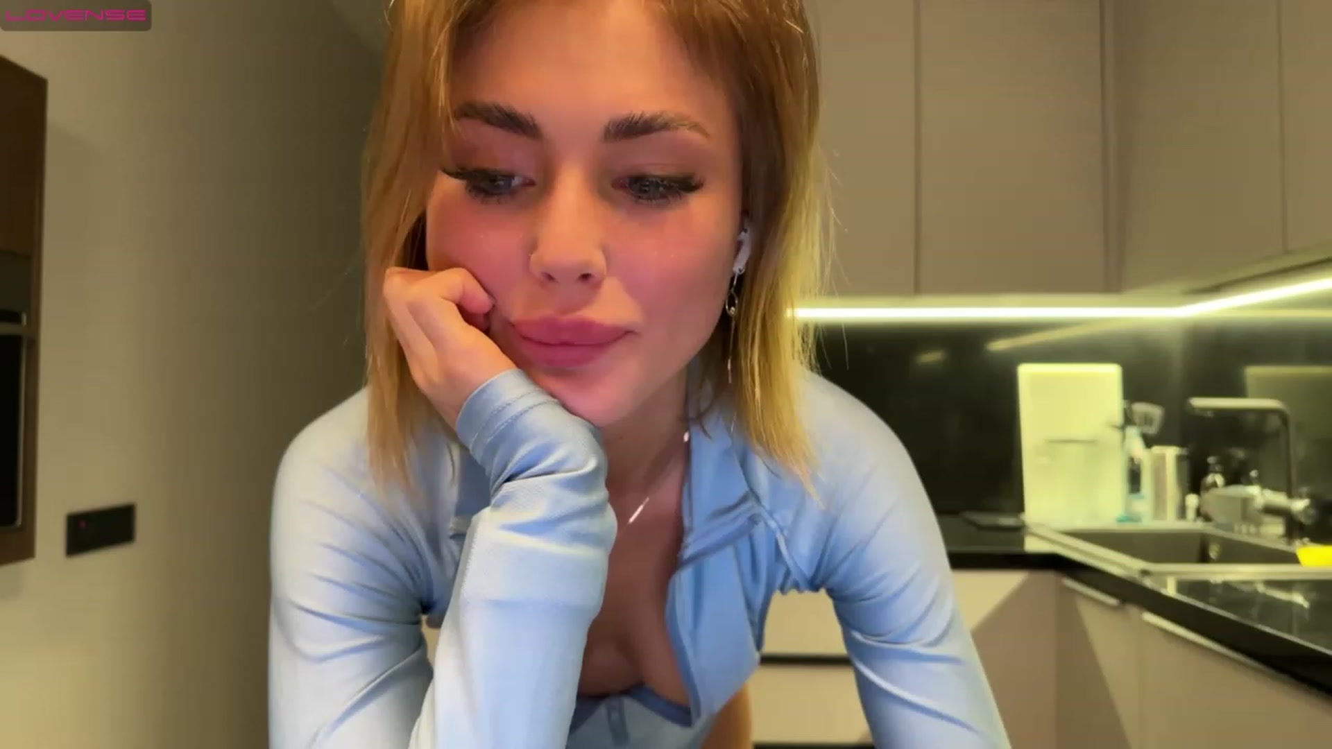 Gallery image thumbnail from Betty_xoxo's myfreecams stream on, 03/11/2023, 16:25 image 15 of 20