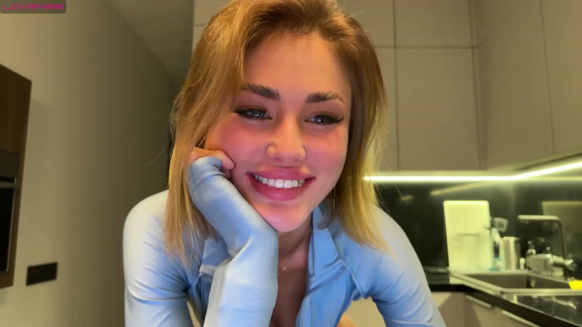 Gallery image thumbnail from Betty_xoxo's myfreecams stream on, 03/11/2023, 16:25 image 6 of 20