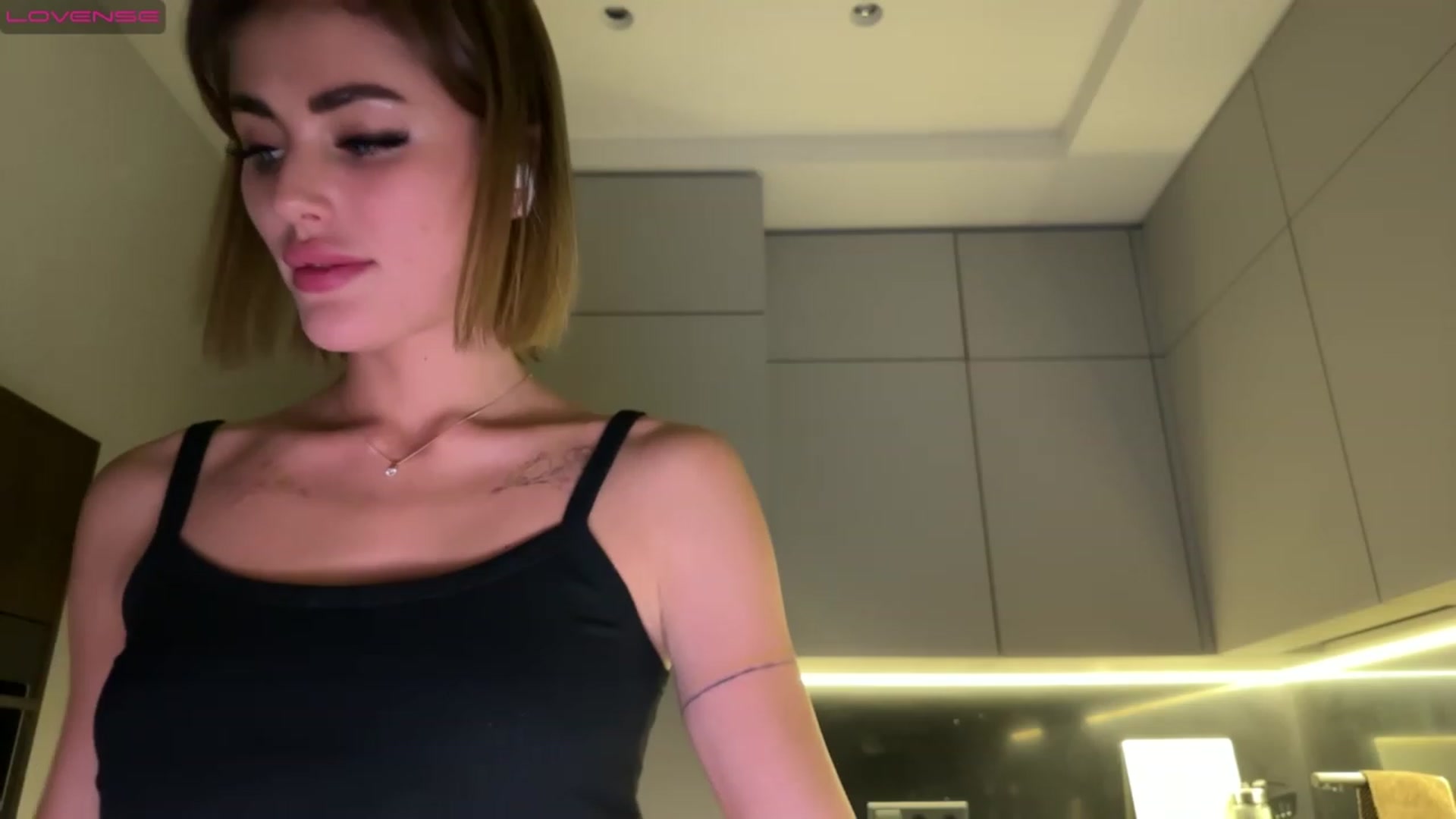 Gallery image thumbnail from Betty_xoxo's myfreecams stream on, 03/14/2023, 16:20 image 17 of 20