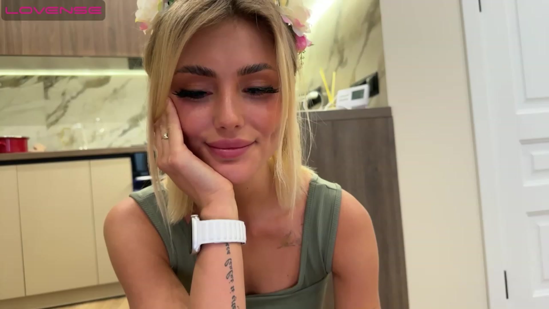 Gallery image thumbnail from Betty_xoxo's myfreecams stream on, 05/14/2023, 11:44 image 9 of 20