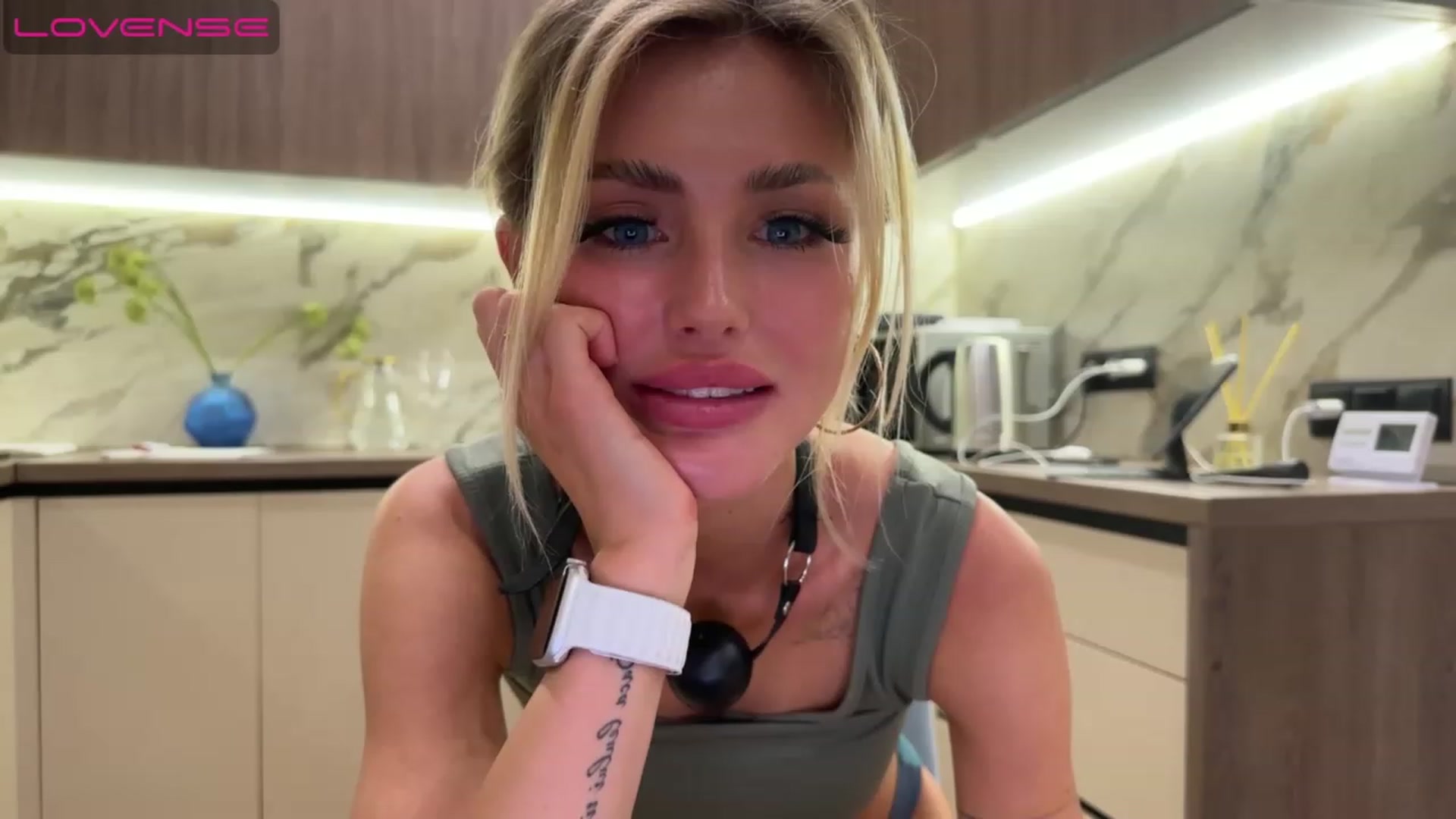 Gallery image thumbnail from Betty_xoxo's myfreecams stream on, 06/01/2023, 18:34 image 10 of 20