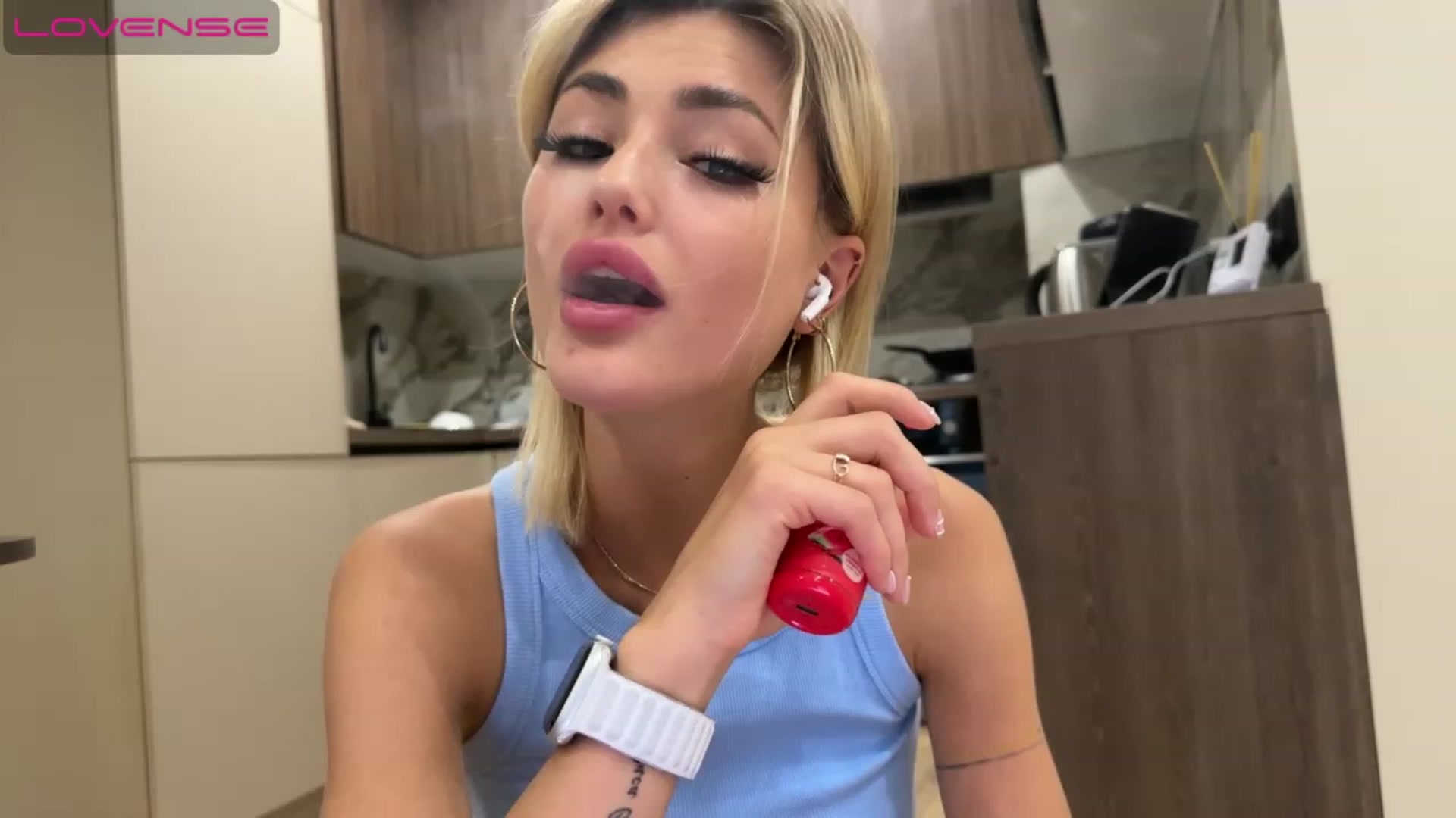 Gallery image thumbnail from Betty_xoxo's myfreecams stream on, 06/14/2023, 16:27 image 6 of 20