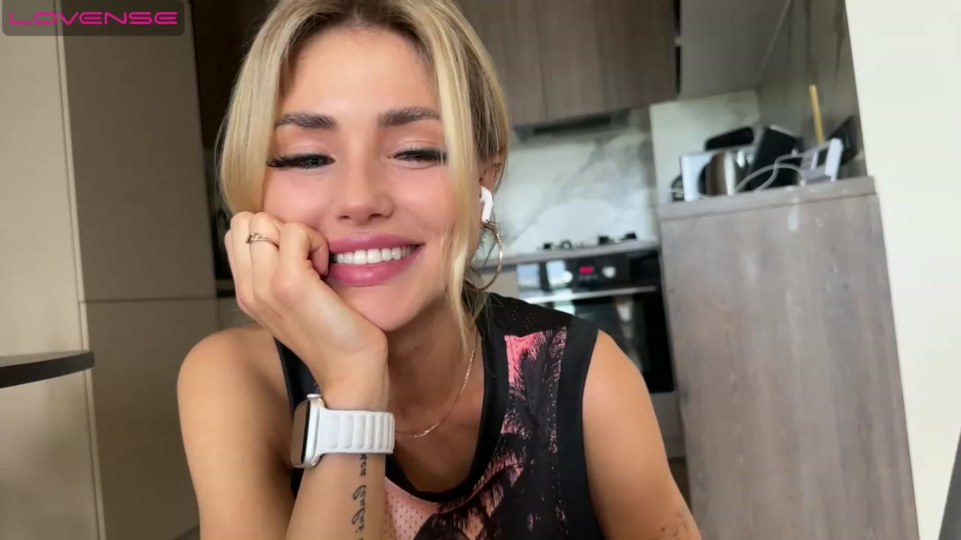 Gallery image thumbnail from Betty_xoxo's myfreecams stream on, 06/15/2023, 13:38 image 16 of 20