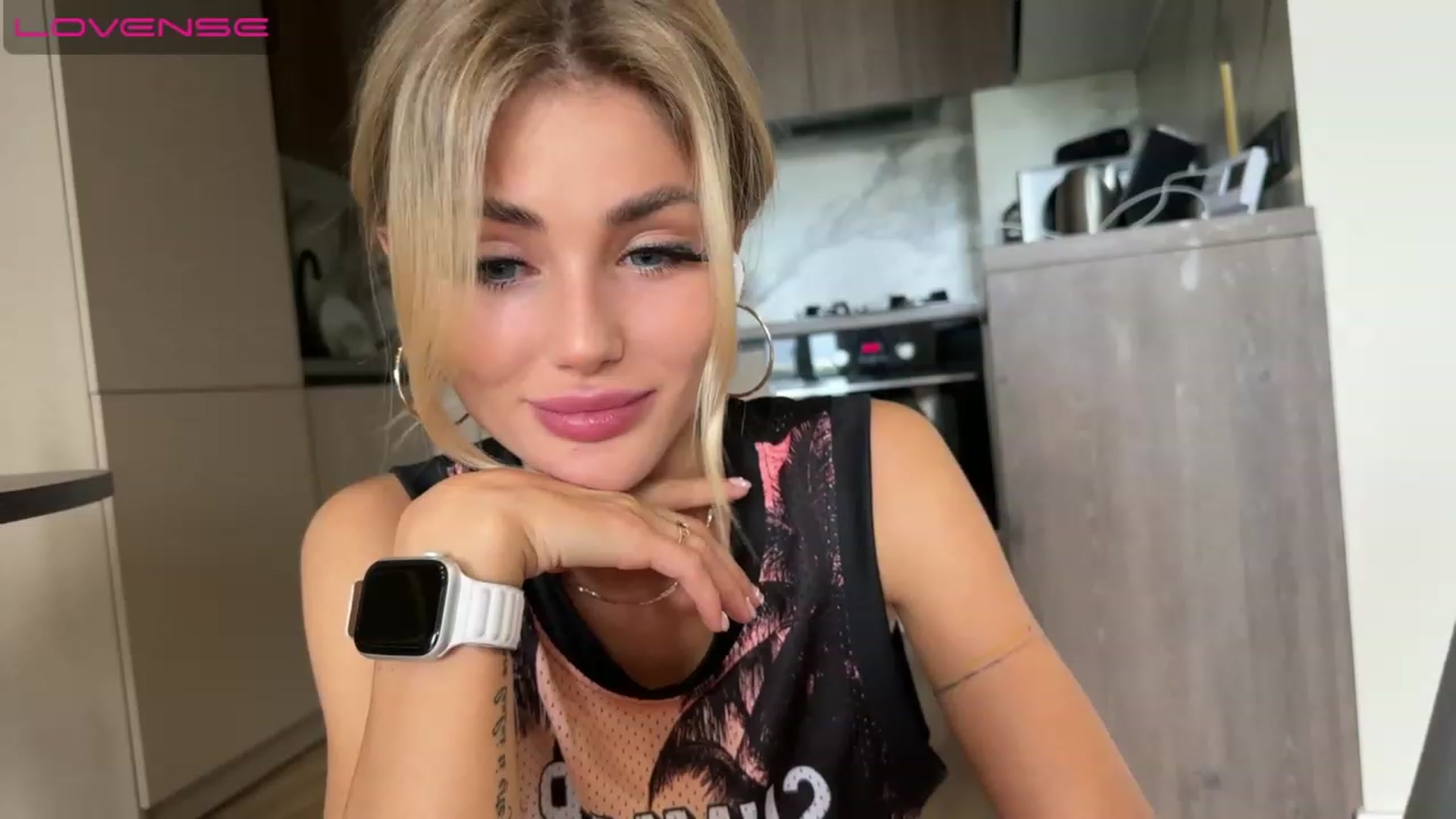 Gallery image thumbnail from Betty_xoxo's myfreecams stream on, 06/15/2023, 13:38 image 5 of 20