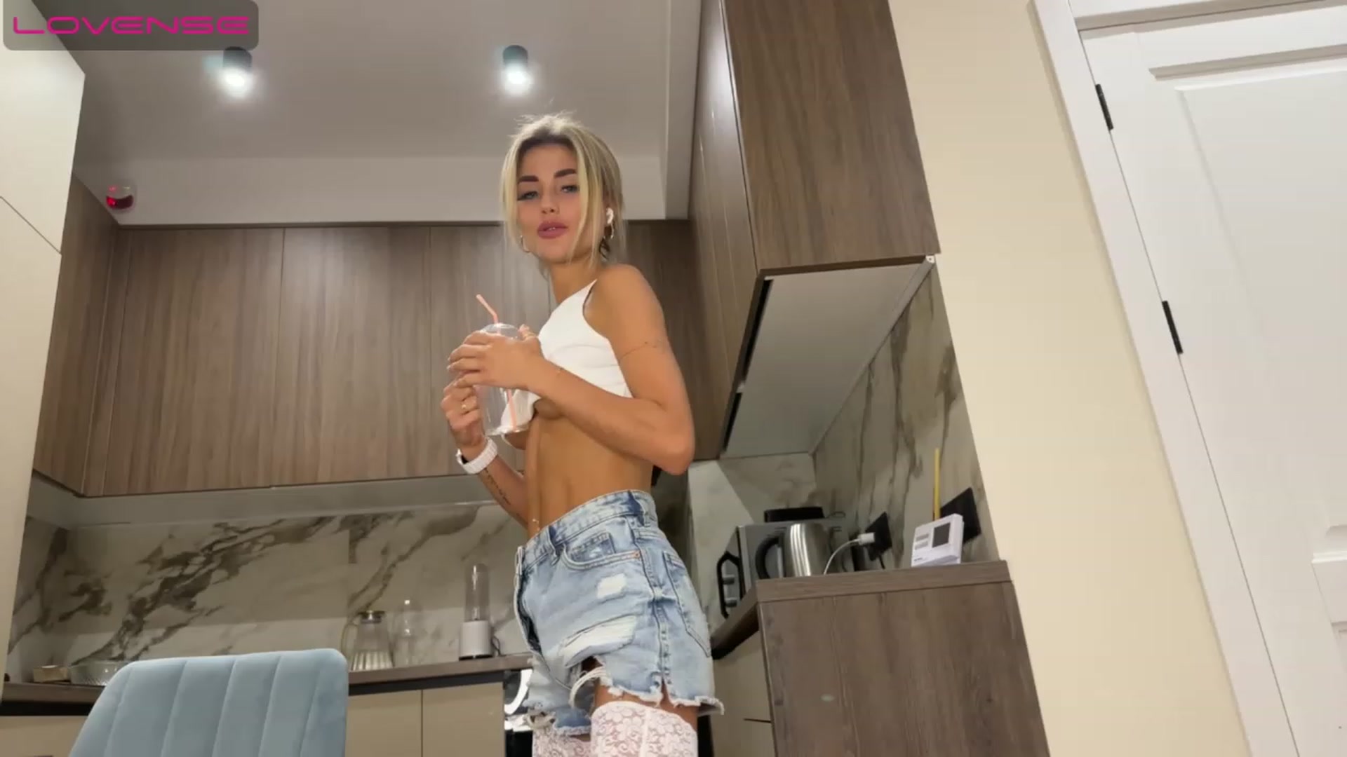 Gallery image thumbnail from Betty_xoxo's myfreecams stream on, 06/20/2023, 17:56 image 7 of 20