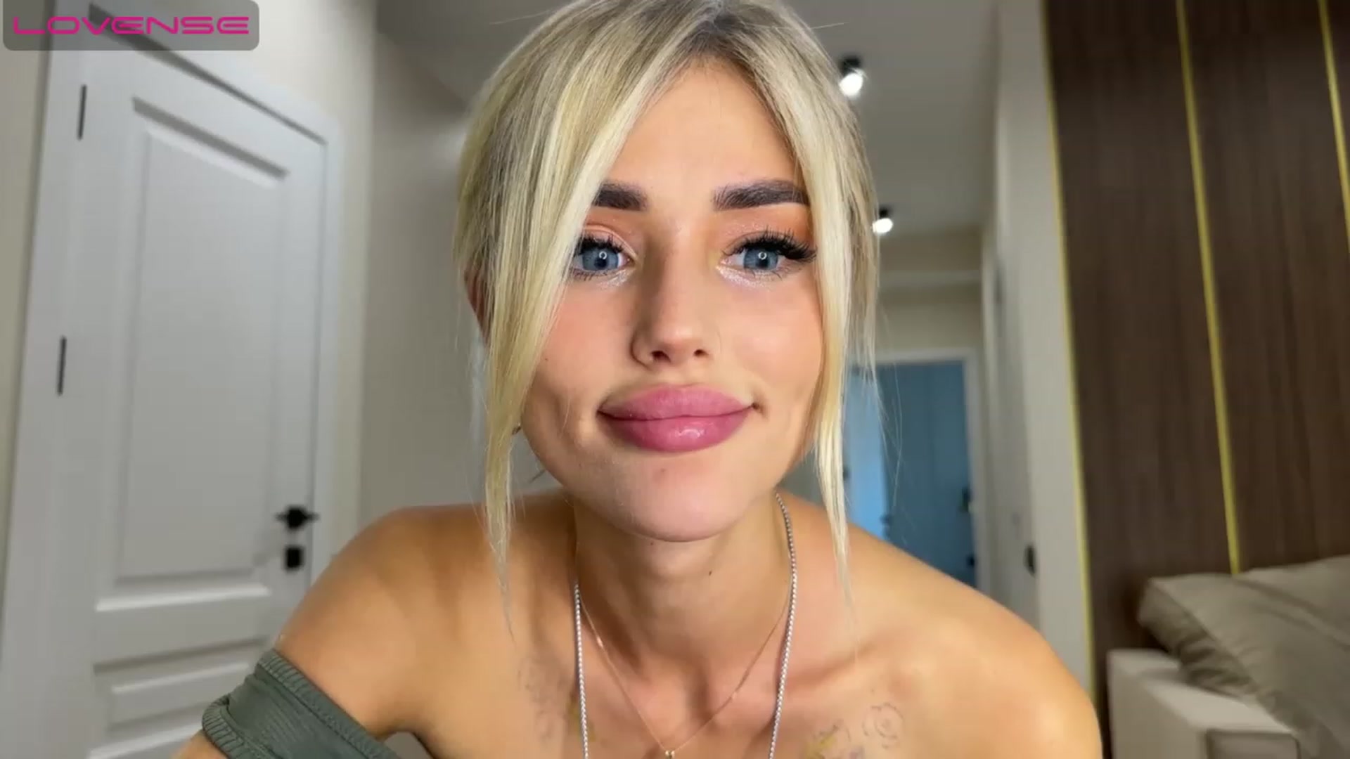 Gallery image thumbnail from Betty_xoxo's myfreecams stream on, 08/07/2023, 16:44 image 3 of 20