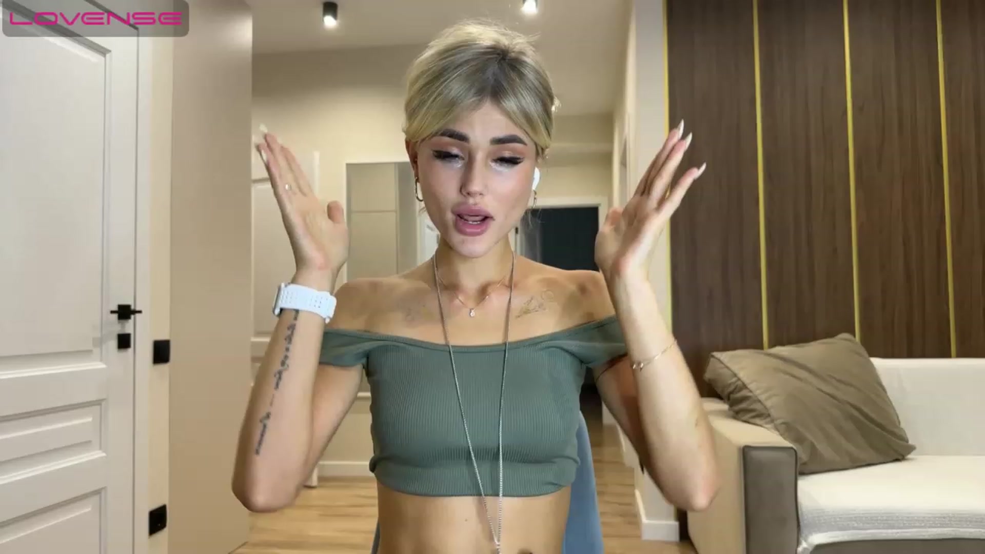 Gallery image thumbnail from Betty_xoxo's myfreecams stream on, 08/07/2023, 17:32 image 11 of 20