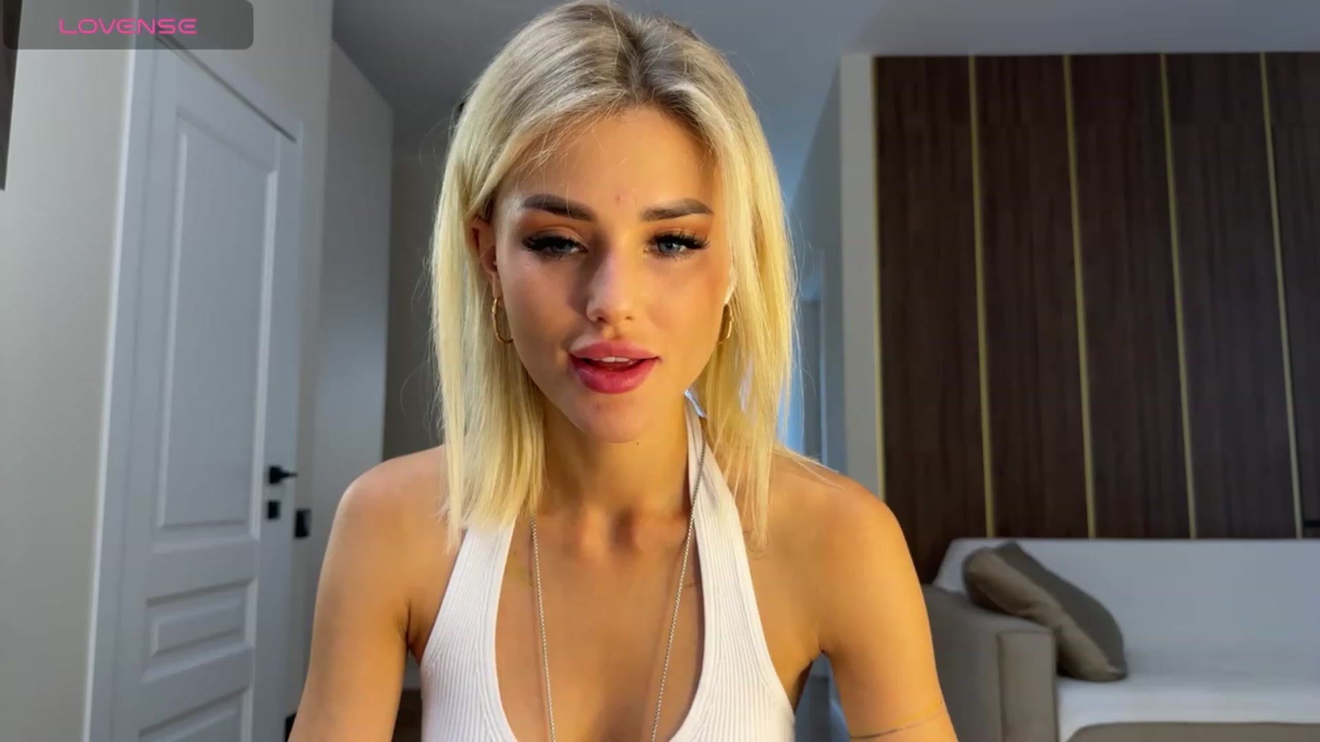 Gallery image thumbnail from Betty_xoxo's myfreecams stream on, 08/20/2023, 08:34 image 9 of 20